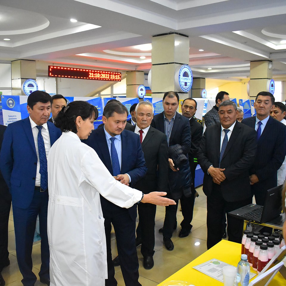 МИНИСТР НАУКИ И ВЫСШЕГО ОБРАЗОВАНИЯ ВСТРЕТИЛСЯ С КОЛЛЕКТИВОМ УНИВЕРСИТЕТА ШАКАРИМА