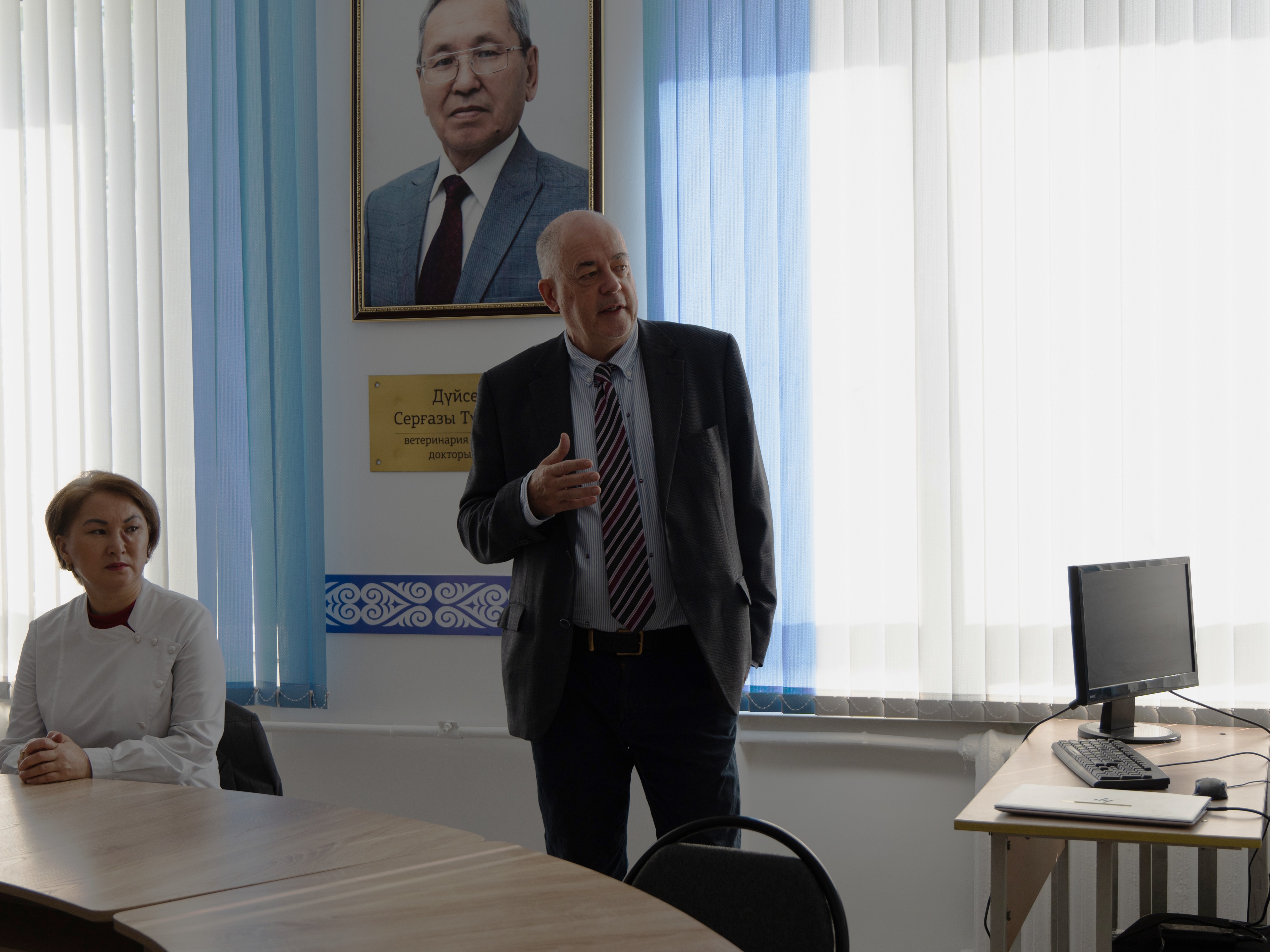 Профессор Цюрихского университета — в Shakarim University