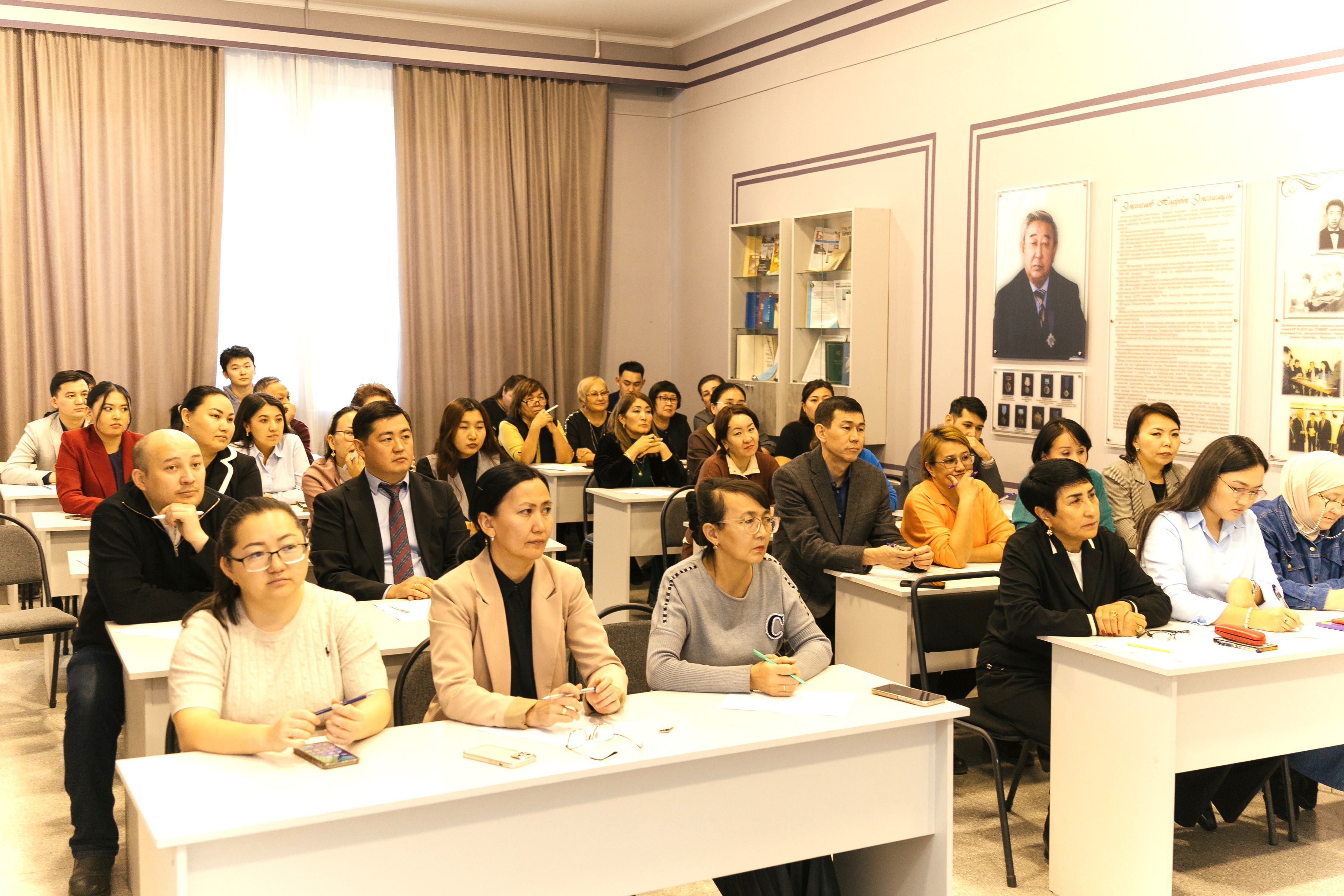 Университет Шәкәрім участвует в «Национальном диктанте»