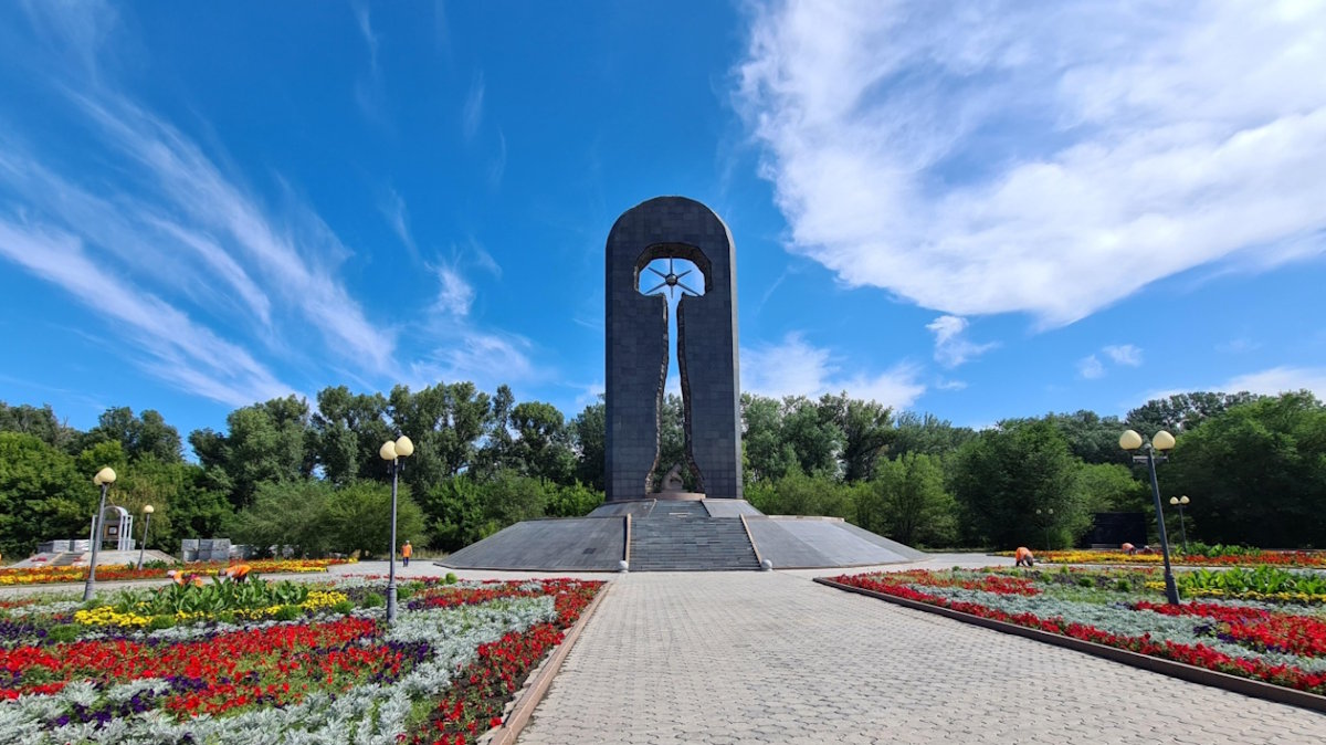 Обращение ректора Shakarim University Думана Орынбекова в студенческой молодежи, преподавателям, сотрудникам по случаю   29 августа - закрытия Семипалатинского испытательного ядерного полигона