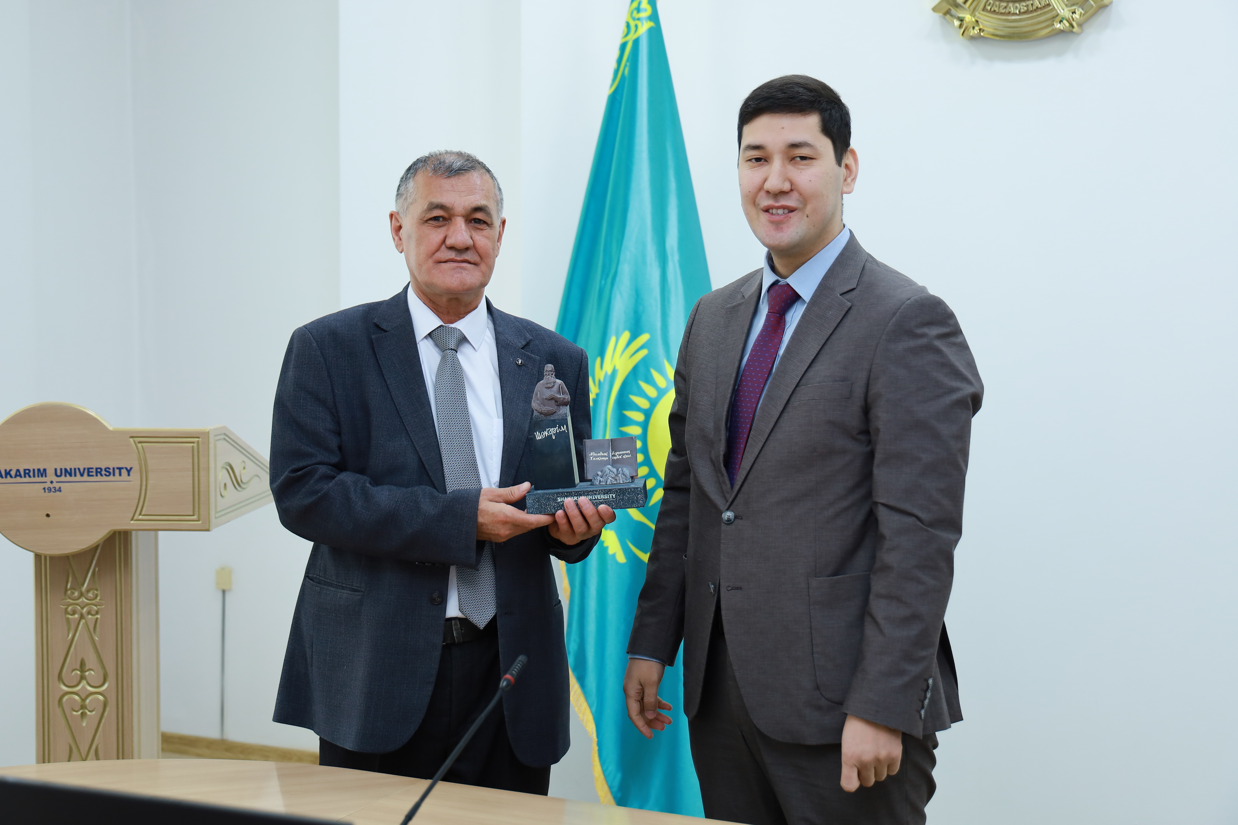 Самарқанд университетінің ғалымдары Шәкәрім төрінде