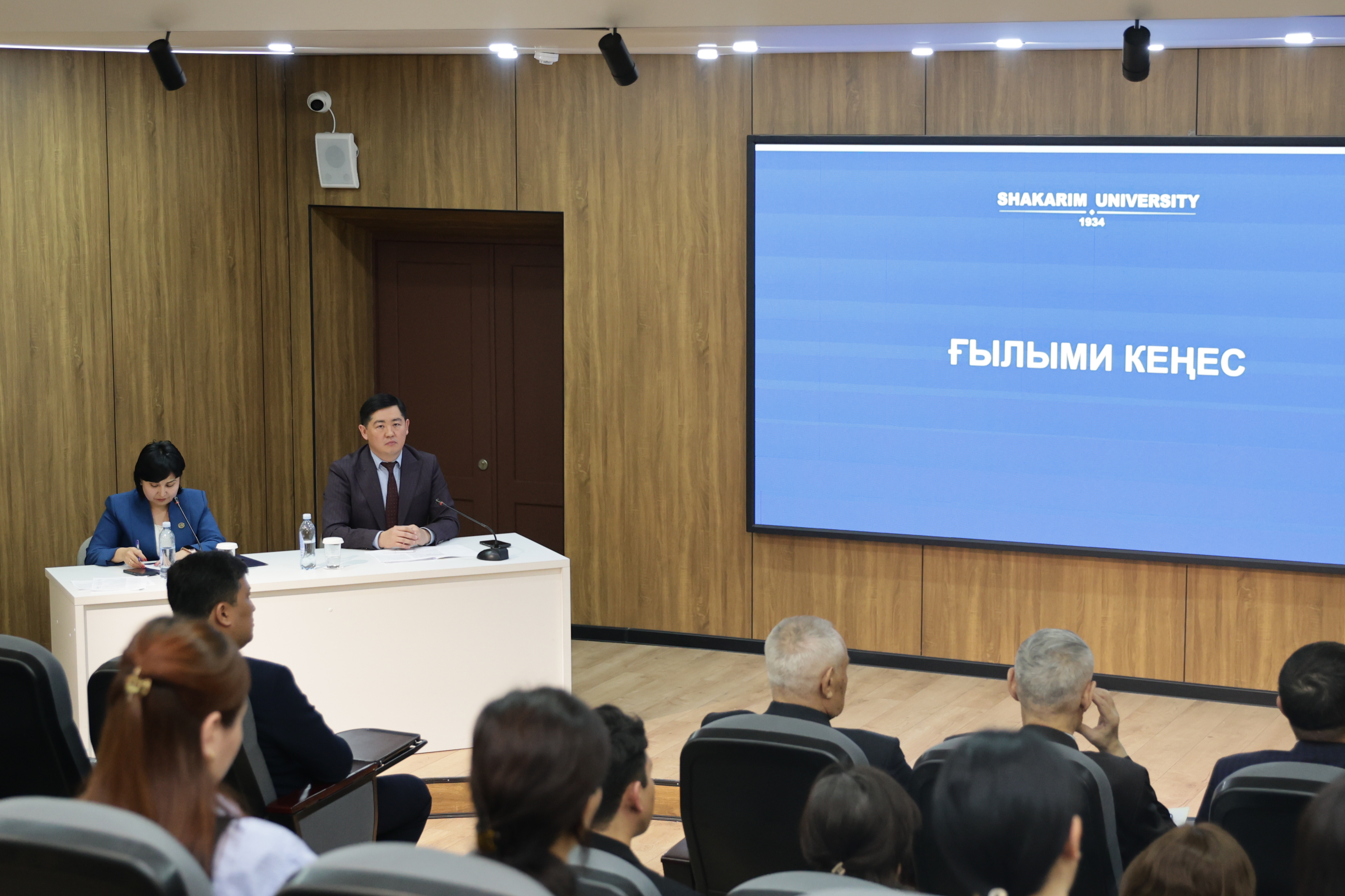 Ғылыми кеңесте маңызды мәселелер талқыланды