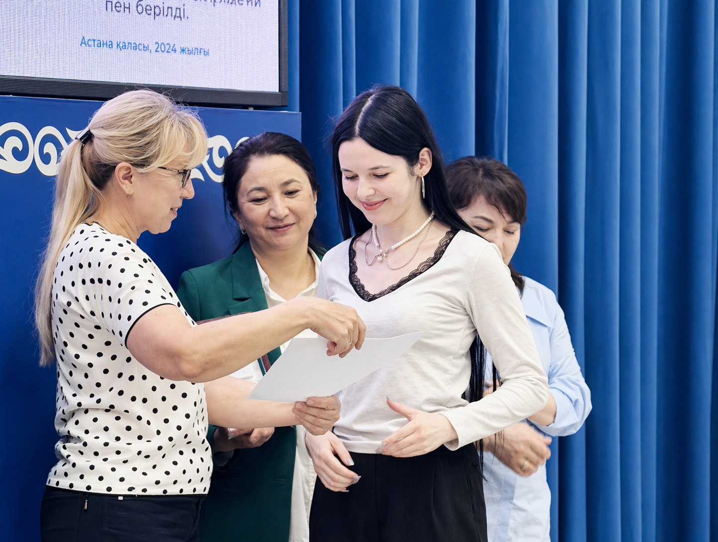 “清洁哈萨克斯坦”框架内的教育竞赛。