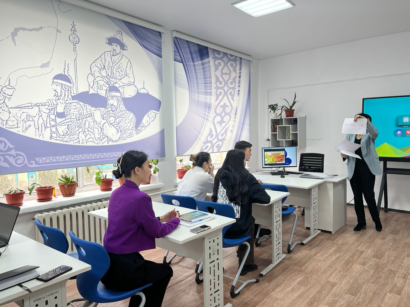 Pedagogical Internship of Master's Students: Building Professional Competencies in Real-World Classrooms