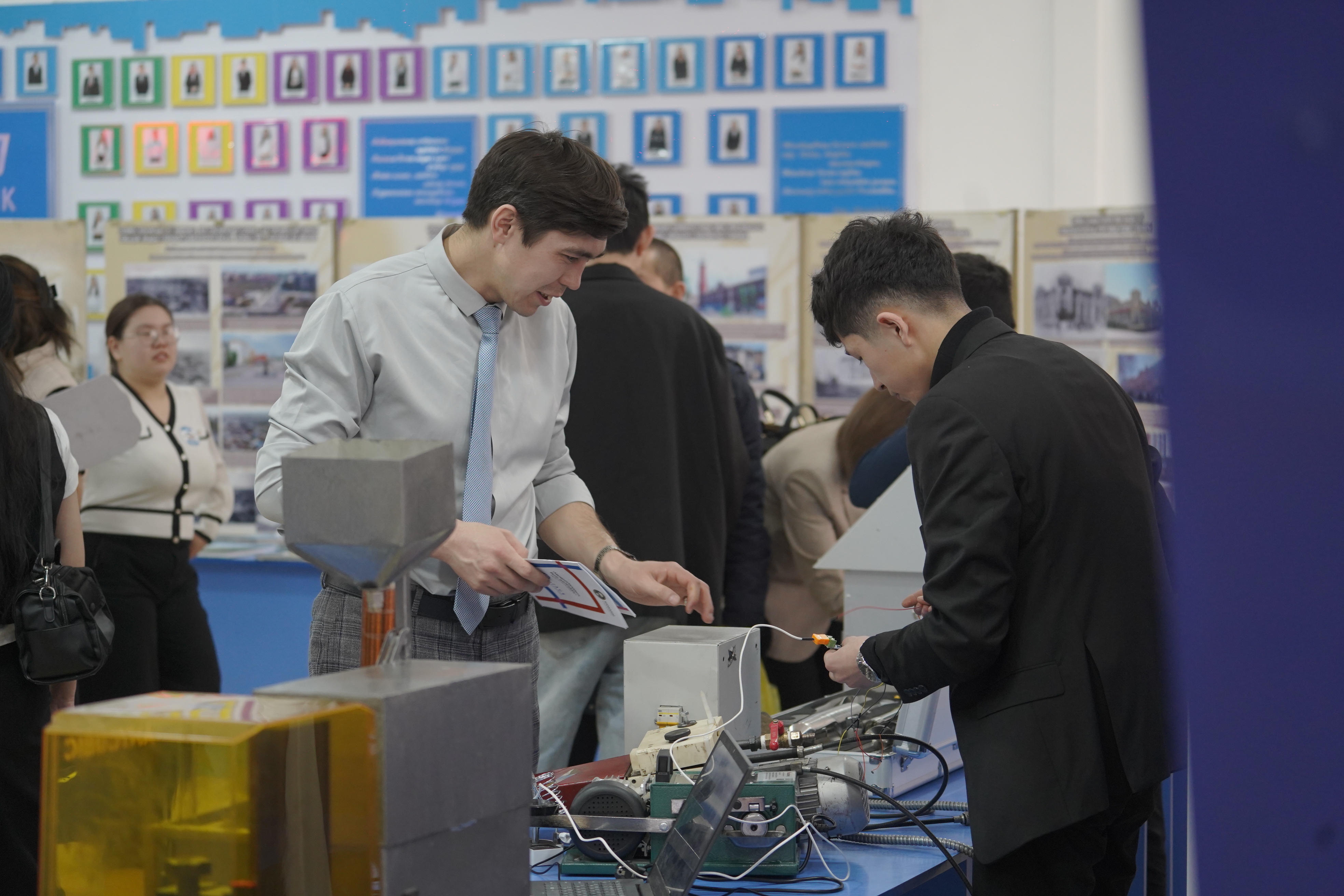 SHAKARIM SCIENCE WEEK: ҒЫЛЫМ АПТАЛЫҒЫ БАСТАУ АЛДЫ