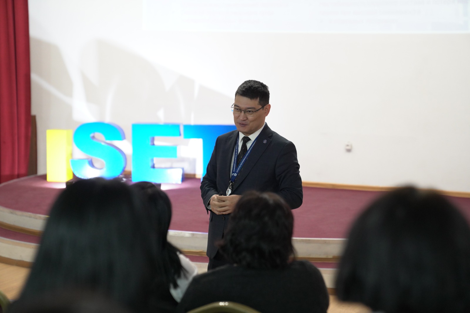 СОСТОЯНИЕ И ПЕРСПЕКТИВЫ РАЗВИТИЯ ГОСУДАРСТВЕННОЙ СЛУЖБЫ ОБСУДИЛИ В УНИВЕРСИТЕТЕ ШАКАРИМА