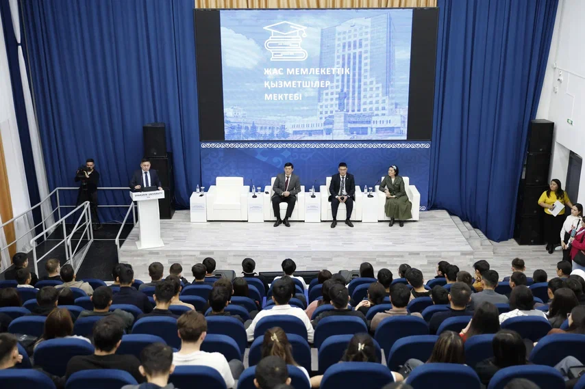 ШКОЛА ГОССЛУЖАЩИХ: СТАРТ ДЛЯ ЦЕЛЕУСТРЕМЛЕННЫХ