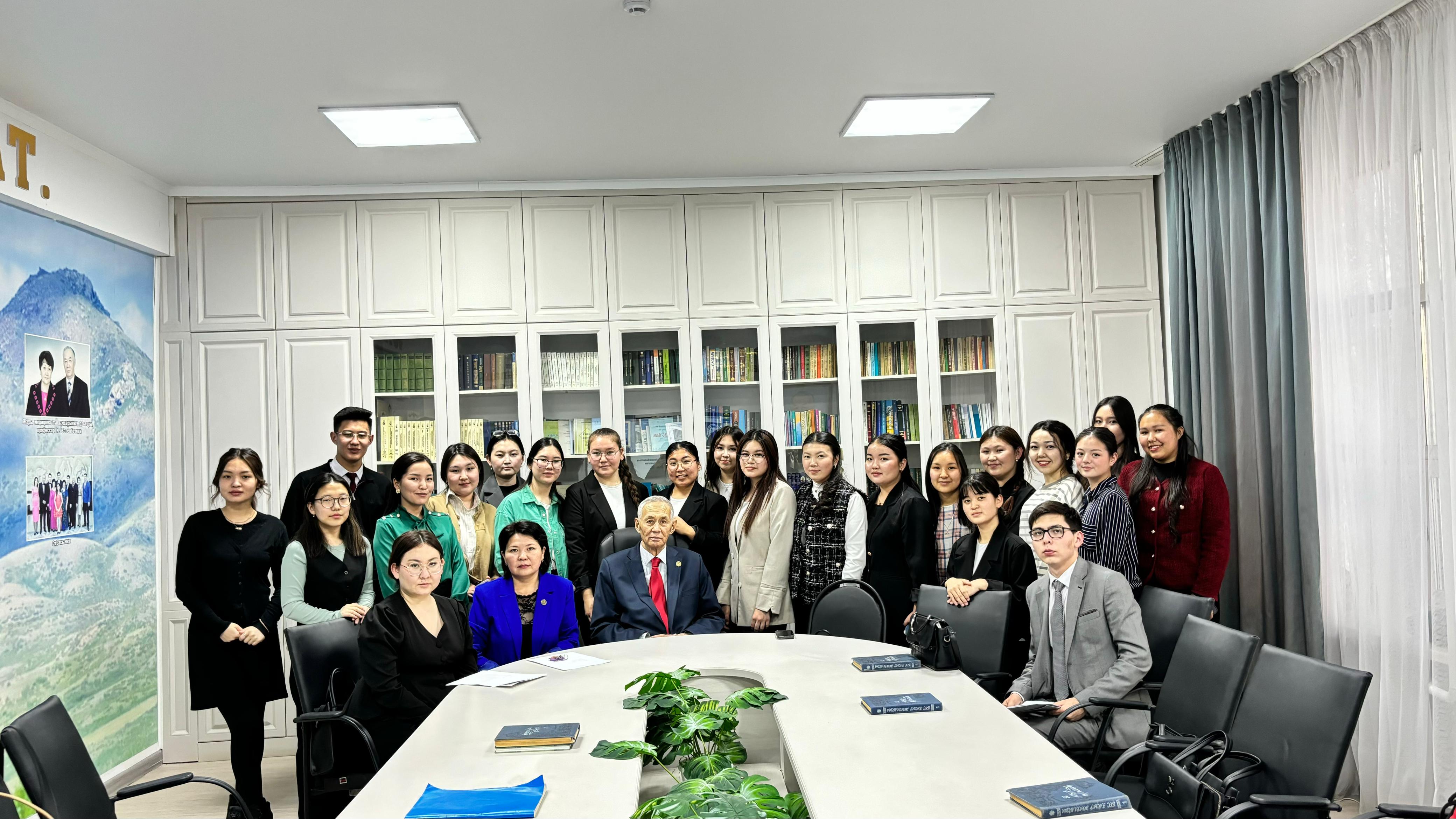 От Орхон-Енисея до современности: «Абай клубы» о наследии Б.Кенжебаева