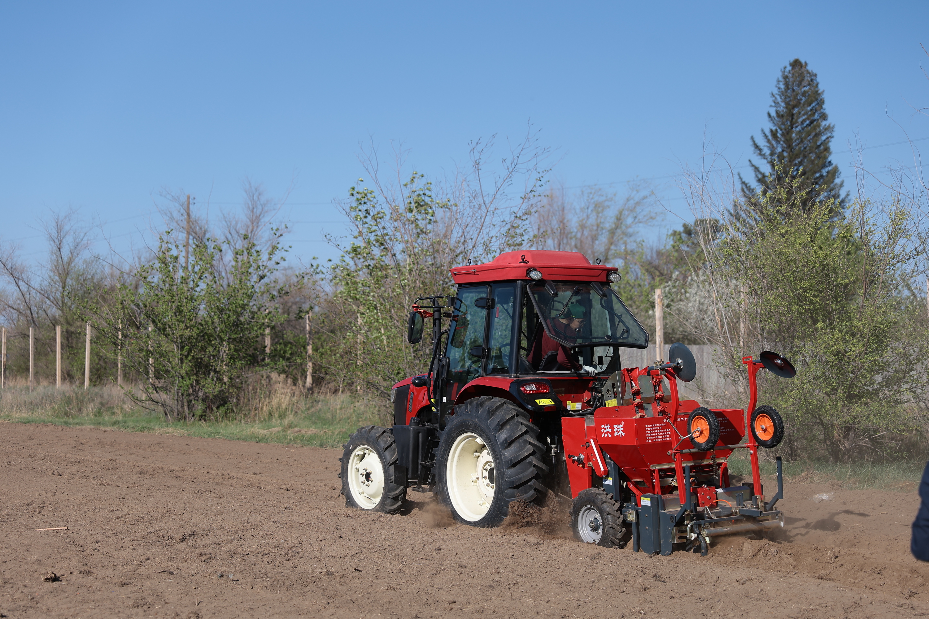 УЧЁНЫЕ ЭКСПЕРИМЕНТИРУЮТ НОВУЮ ТЕХНОЛОГИЮ ПОВЫШЕНИЯ УРОЖАЙНОСТИ  КАРТОФЕЛЯ
