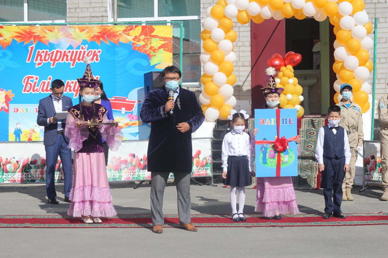 Шәкәрім атындағы үш тілде оқытатын көпбейінді гимназияда әліппенің ашылу рәсімі өтті