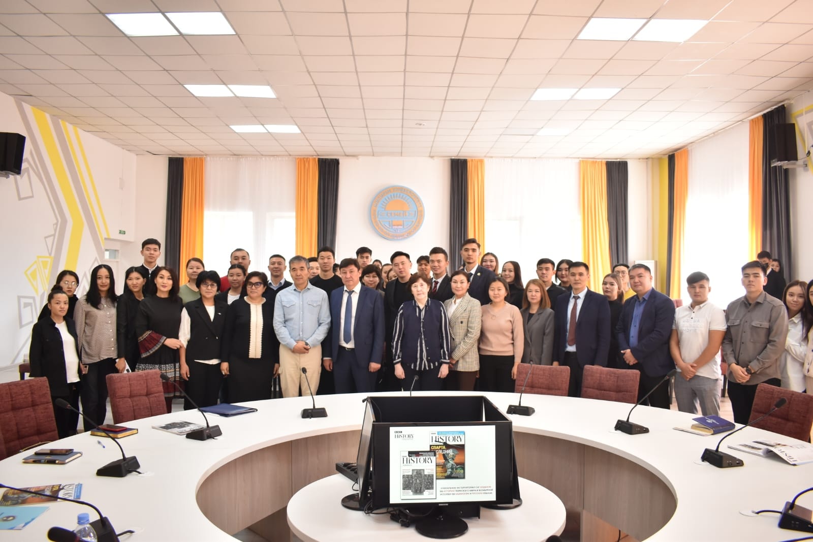 ЕЛГЕ ТАНЫМАЛ АЗАМАТ, ШӘКӘРІМ ТҮЛЕГІ ҚАРА ШАҢЫРАҚТА!