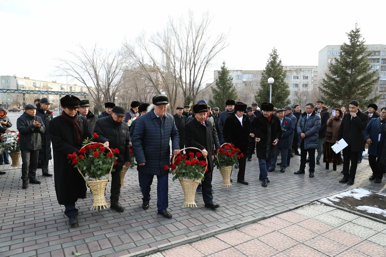 СИМВОЛ ПРЕЕМСТВЕННОСТИ: ДАНЬ УВАЖЕНИЯ ВЕЛИКОМУ ШАКАРИМУ В ЮБИЛЕЙНЫЙ ГОД 