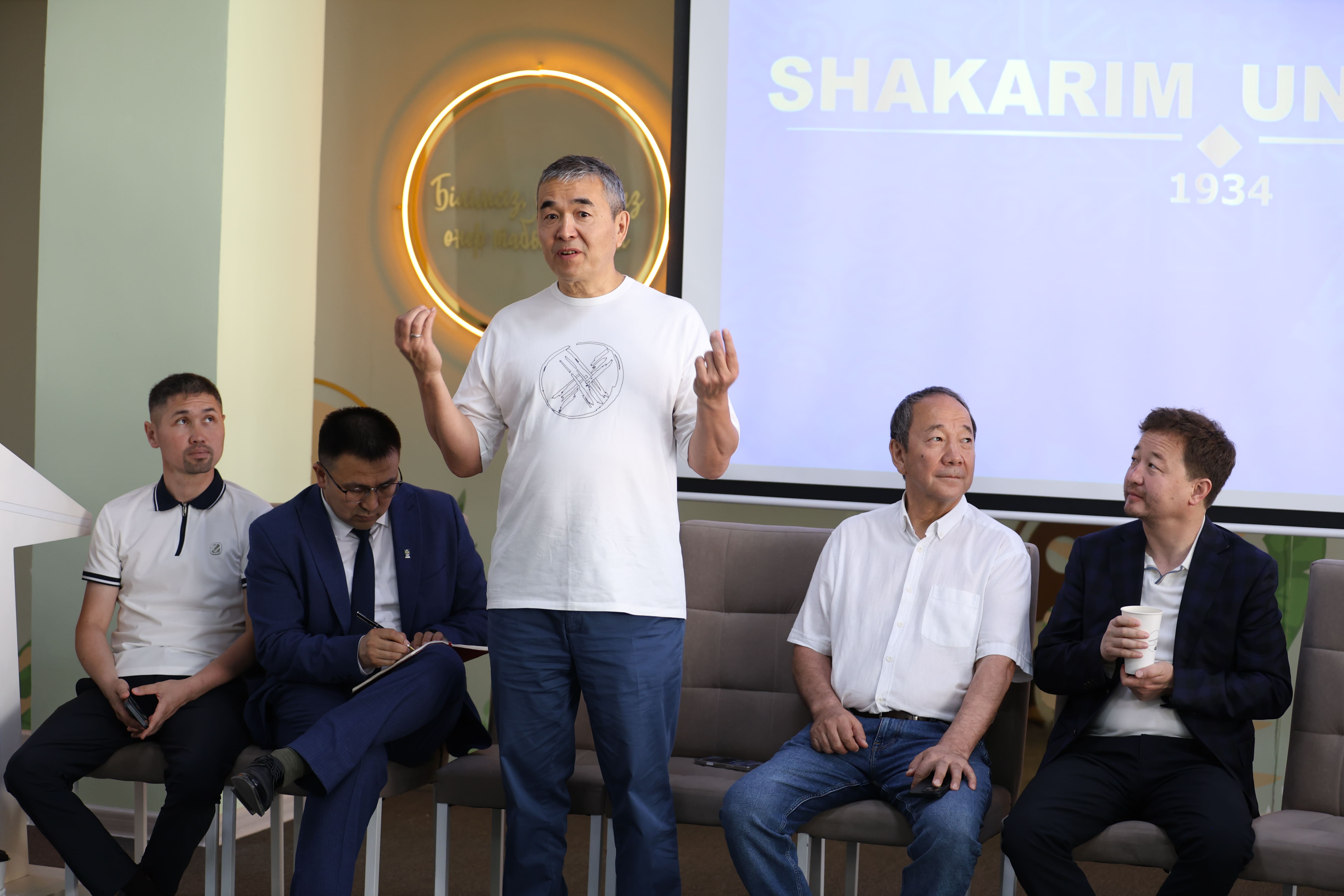 ЖАСТАРМЕН ӨТКЕН ЖАРҚЫН ЖҮЗДЕСУ 