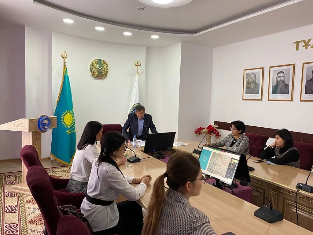 БОЛАШАҚ ТАРИХШЫЛАР БЕЛГІЛІ АРХЕОЛОГПЕН КЕЗДЕСТІ