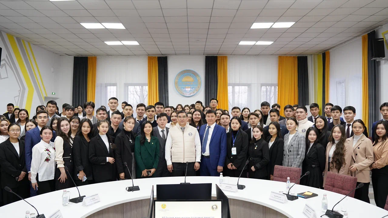 ҒЫЛЫМ ВИЦЕ-МИНИСТРІ ШӘКӘРІМ ШАҢЫРАҒЫНДА