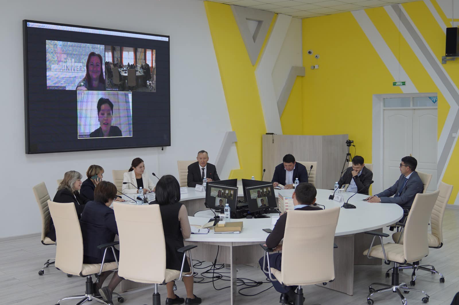 В УНИВЕРСИТЕТЕ ШАКАРИМА СТАРТОВАЛА МЕЖДУНАРОДНАЯ КОНФЕРЕНЦИЯ «ОПЫТ ПИЛОТИРОВАНИЯ ДУАЛЬНЫХ ОБРАЗОВАТЕЛЬНЫХ ПРОГРАММ И МЕХАНИЗМЫ ПОВЫШЕНИЯ ИХ КАЧЕСТВА»