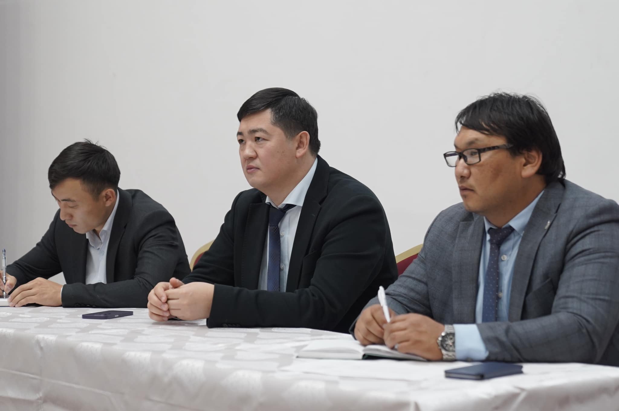 РЕКТОР УНИВЕРСИТЕТА ВСТРЕТИЛСЯ С КОЛЛЕКТИВОМ