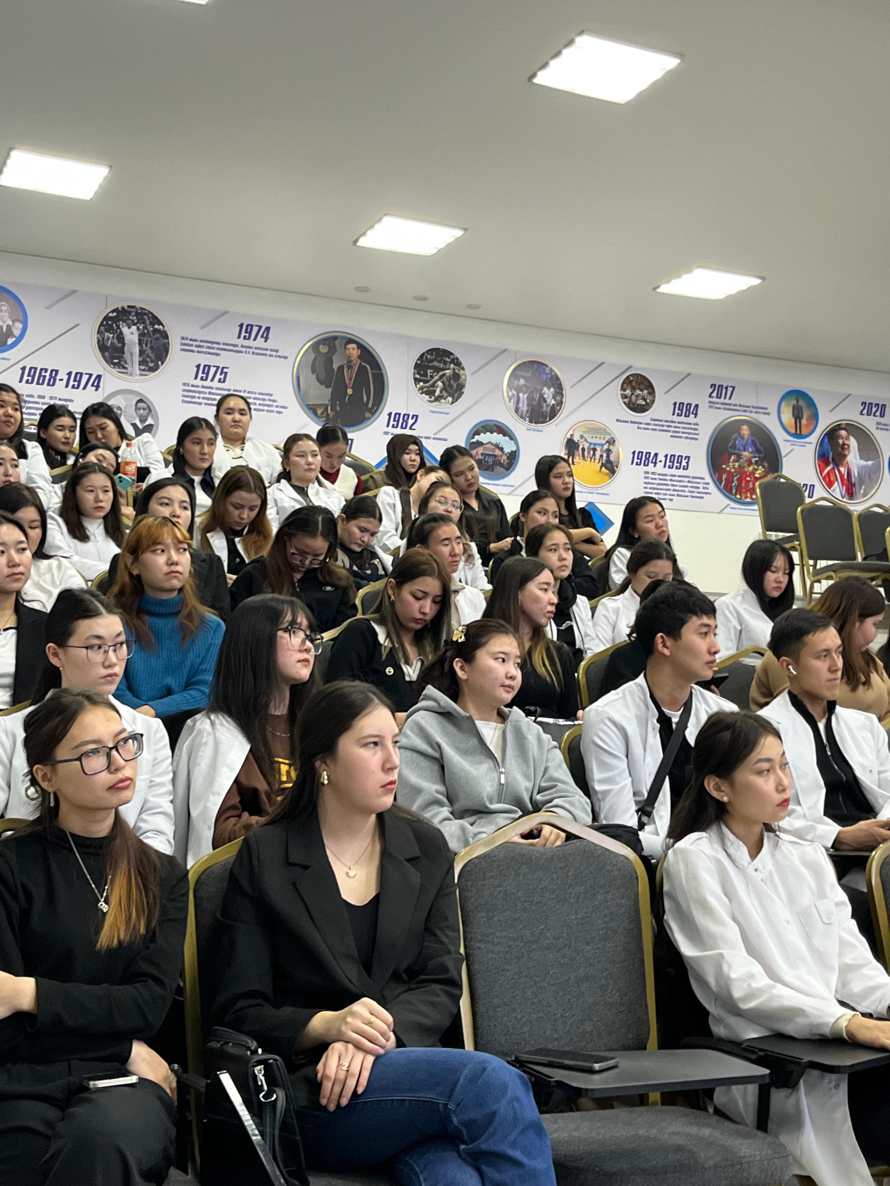 «Лишь знаньем жив человек, лишь знаньем движется век»