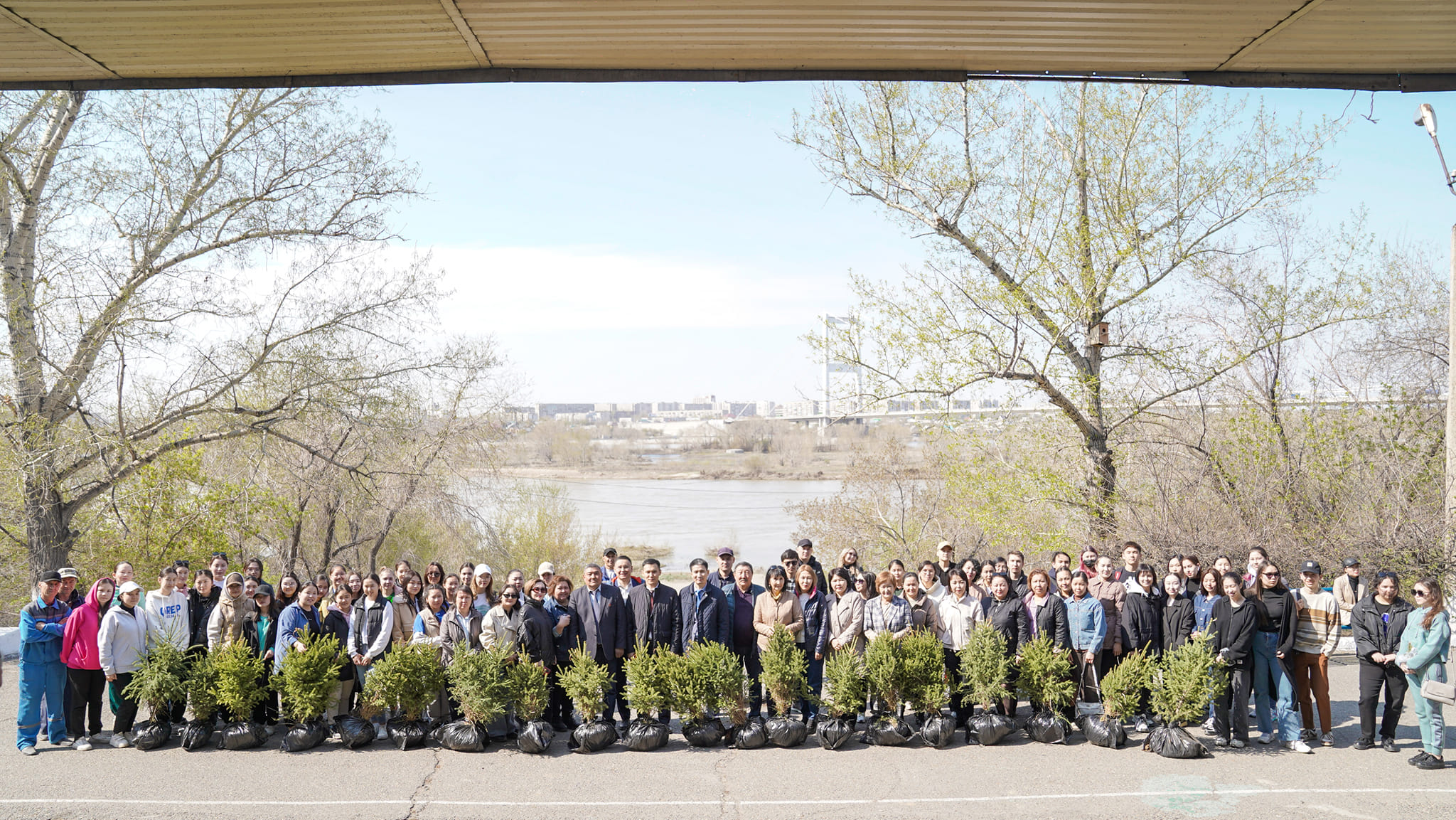 К 165-ЛЕТИЮ ШАКАРИМА КУДАЙБЕРДИЕВА ВЫСАЖЕНО 165 САЖЕНЦЕВ