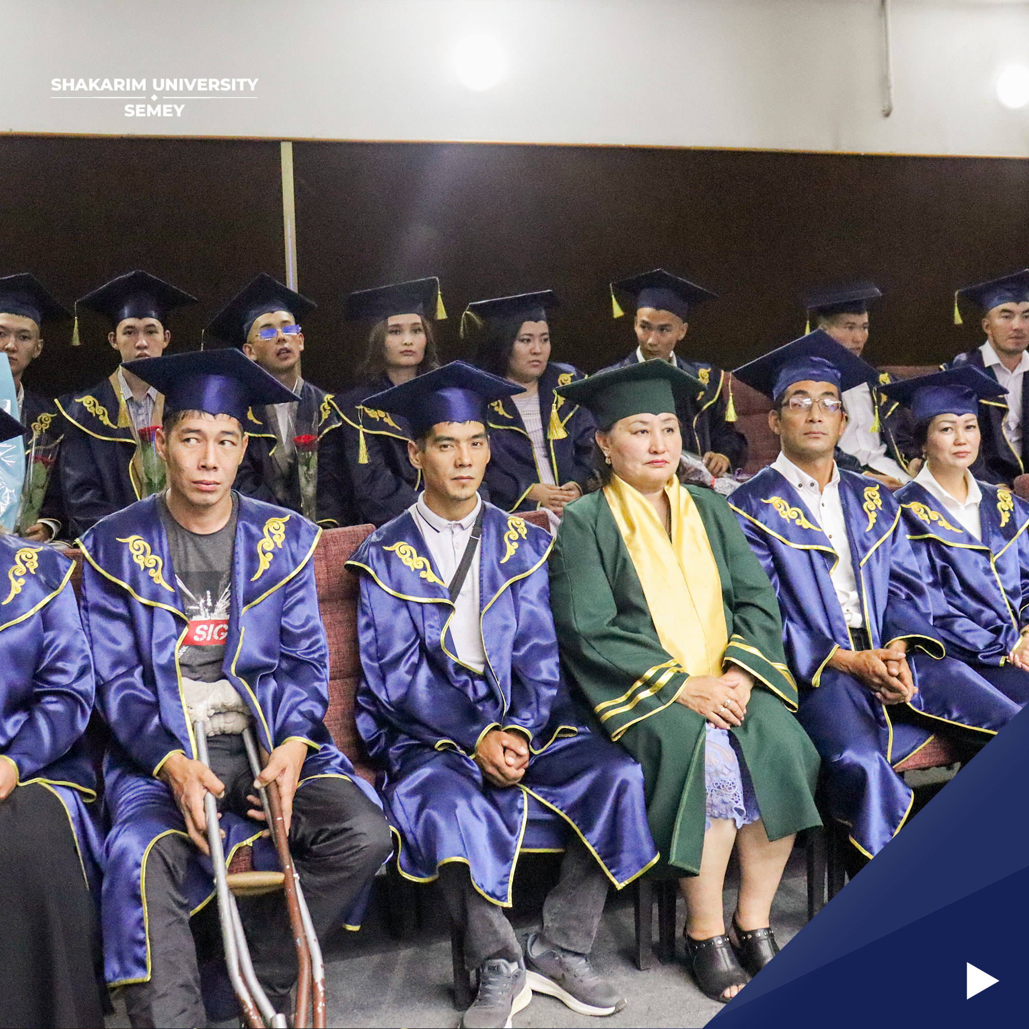 ВРУЧЕНИЕ ДИПЛОМОВ ВЫПУСКНИКАМ ВЫСШЕГО КОЛЛЕДЖА ШАКАРИМА