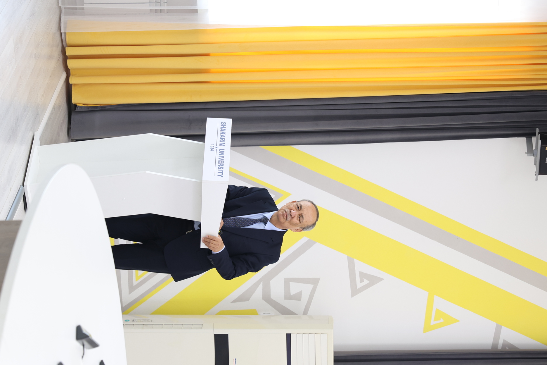 CURRENT ISSUES IN EDUCATION DISCUSSED IN A SCHOLAR’S LECTURE