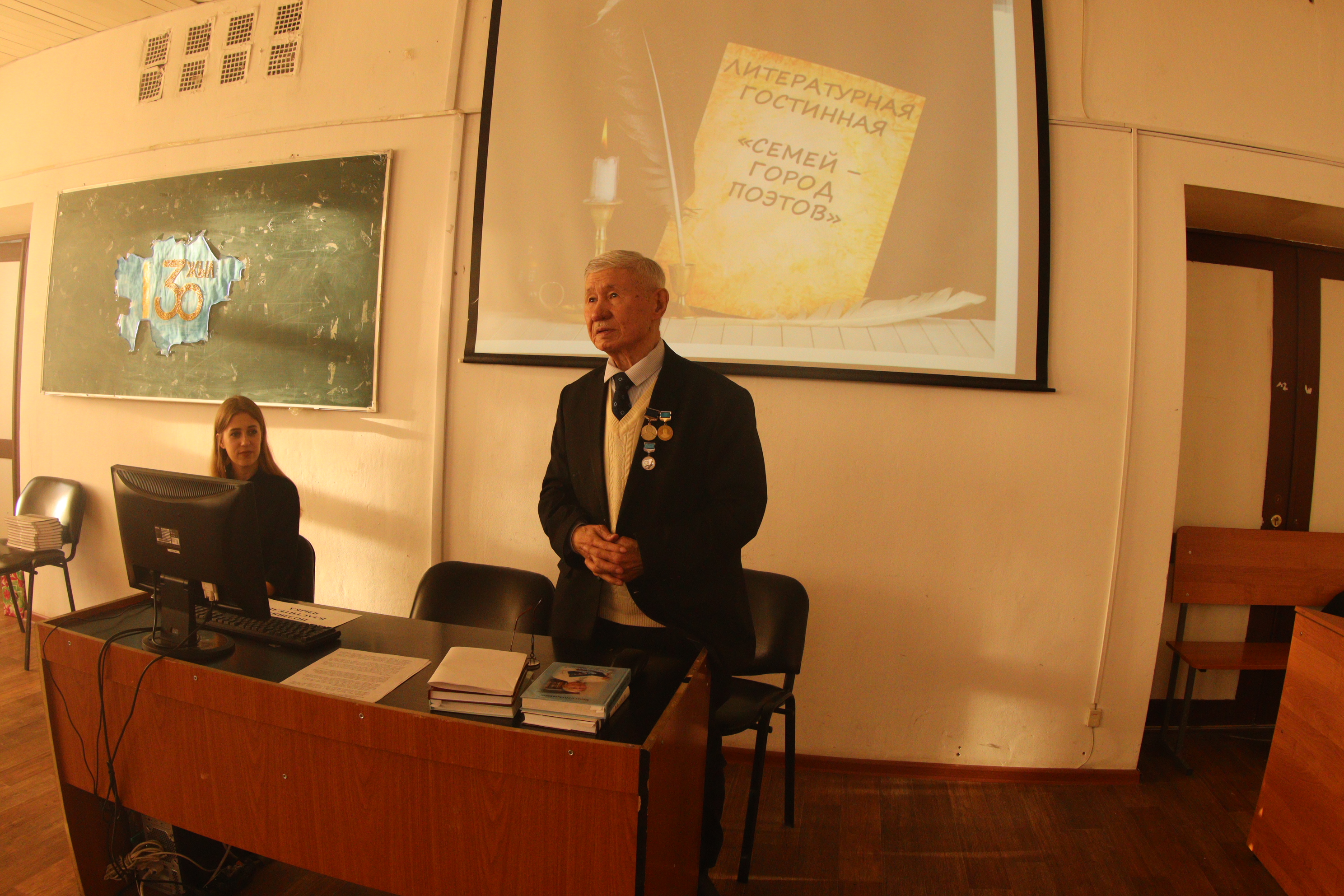 В ЛИТЕРАТУРНОЙ ГОСТИНОЙ УНИВЕРСИТЕТА – ПОЭТЫ СЕМЕЯ