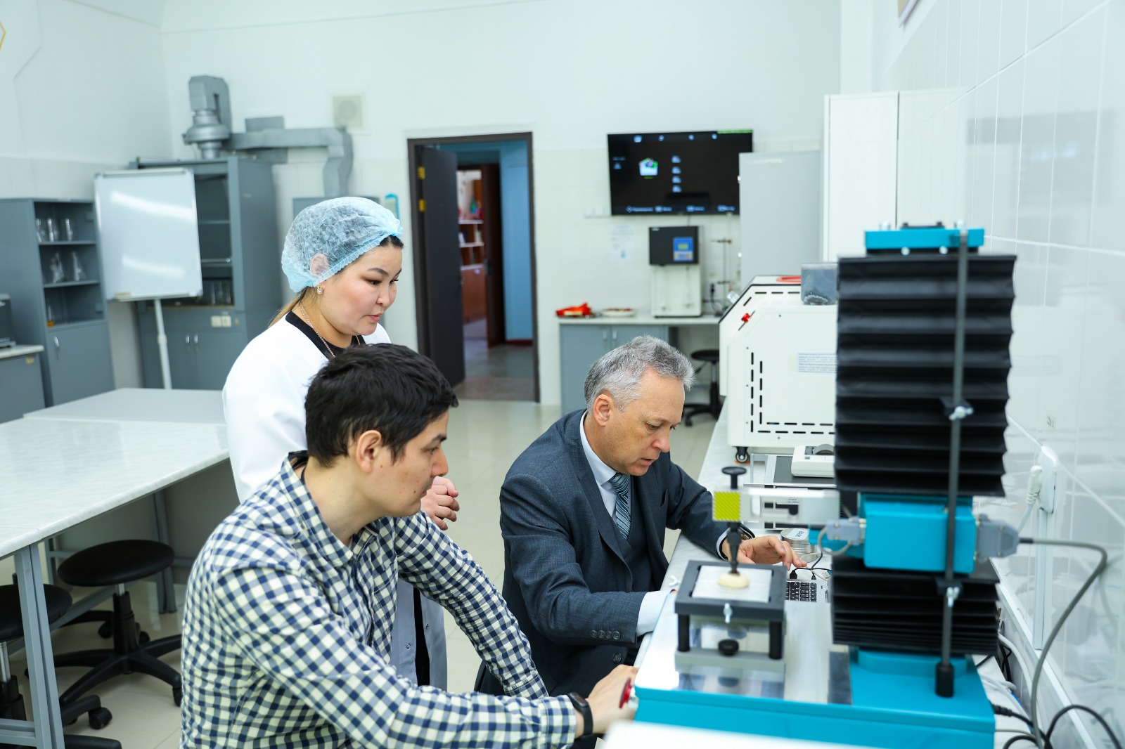 «Теңізден терең ғылым»: Shakarim University болашақтың зертханаларын ашады