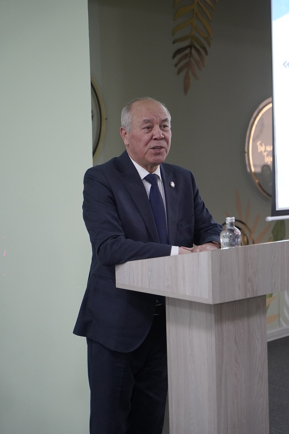 АКАДЕМИК ПРИЗВАЛ СОХРАНЯТЬ ЦЕННОСТИ