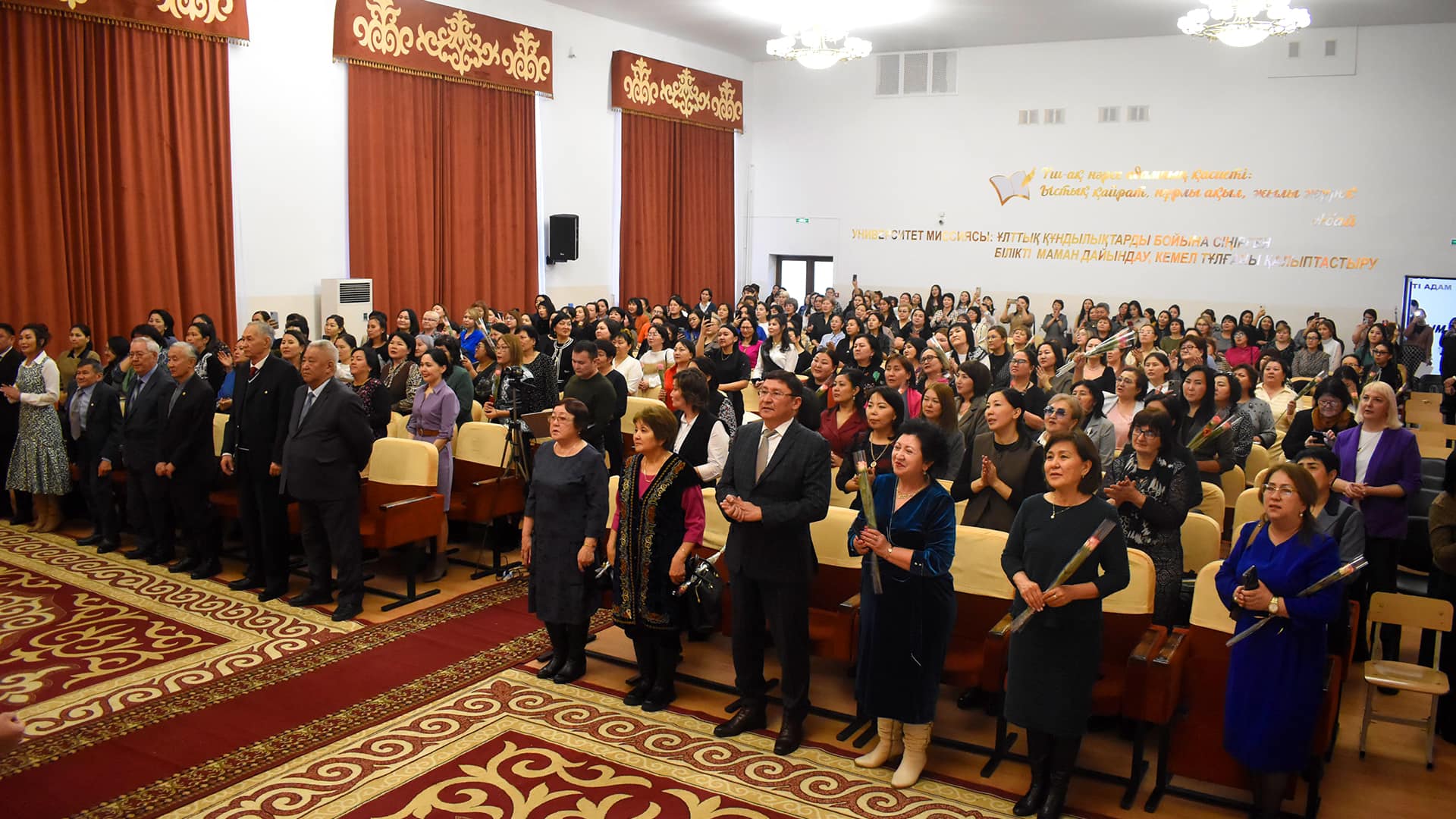 ПРАЗДНИК ВЕСНЫ ОТМЕТИЛИ В УНИВЕРСИТЕТЕ ШАКАРИМА