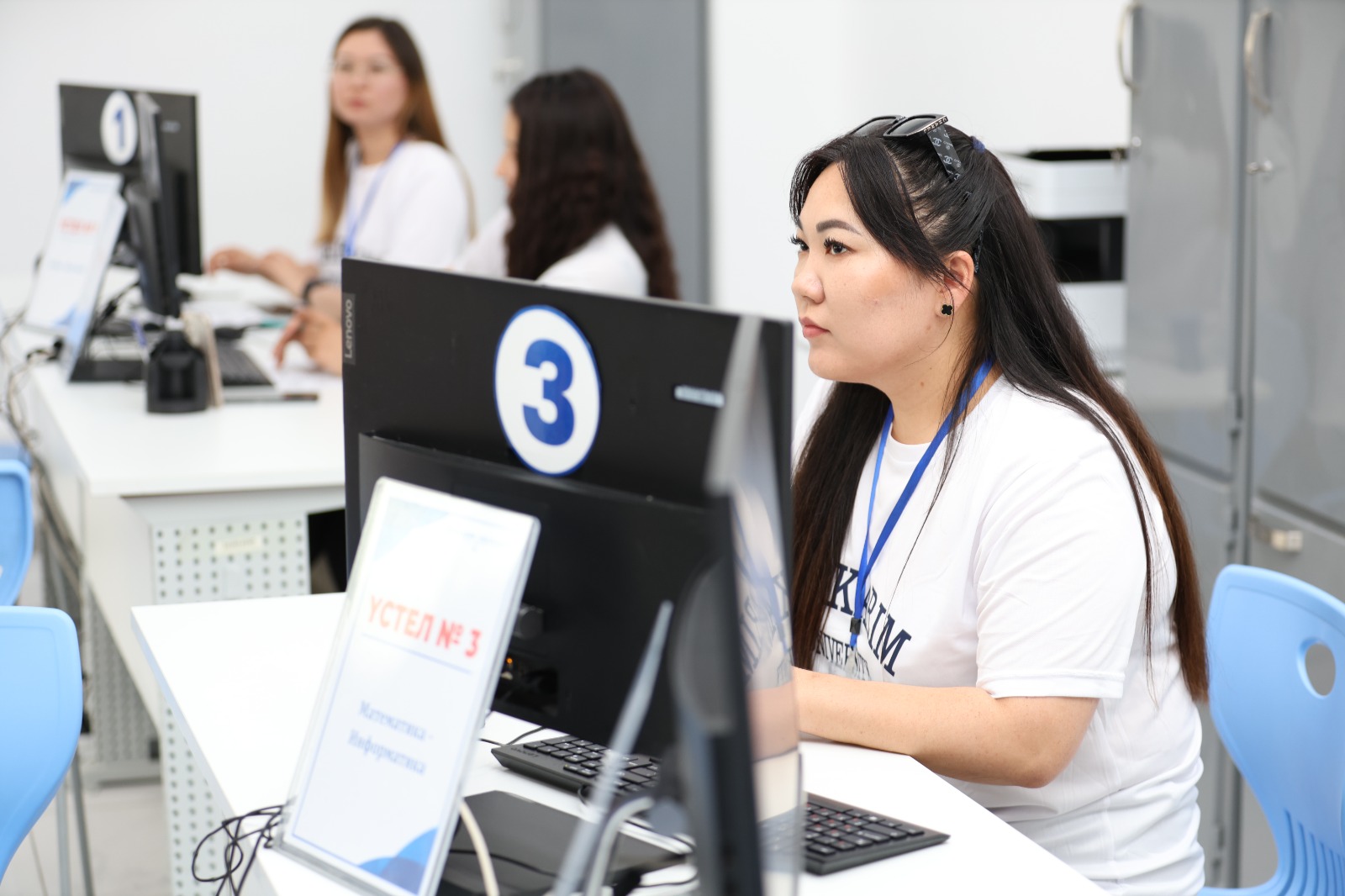 Приемная комиссия начала свою работу.