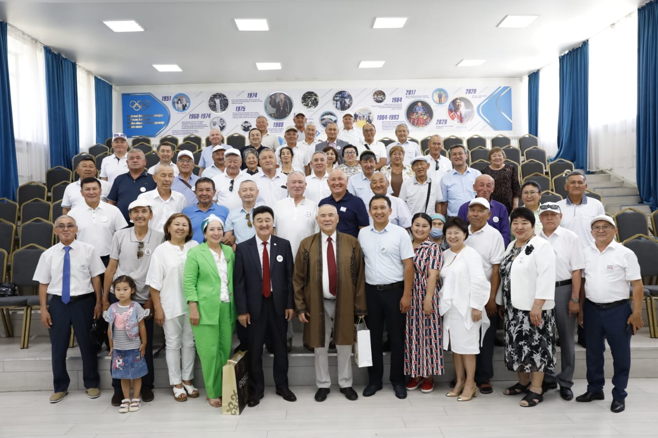 40 жылдық кездесу: Түлектер ұшқан ұясына жиналды