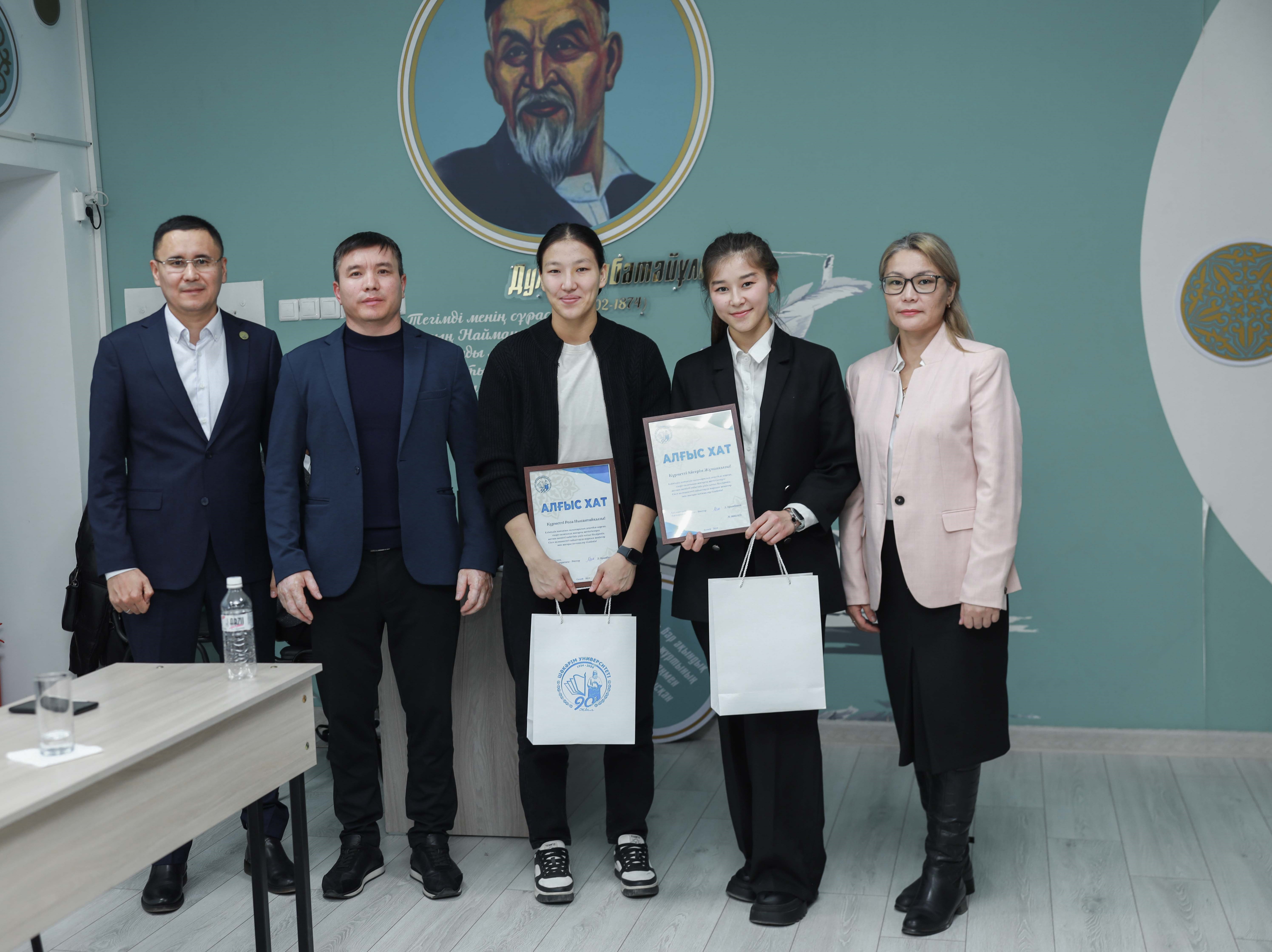 Триумф на ковре и в жизни. Уроки от Розы Нысантаевой и Айгерим Жумановой