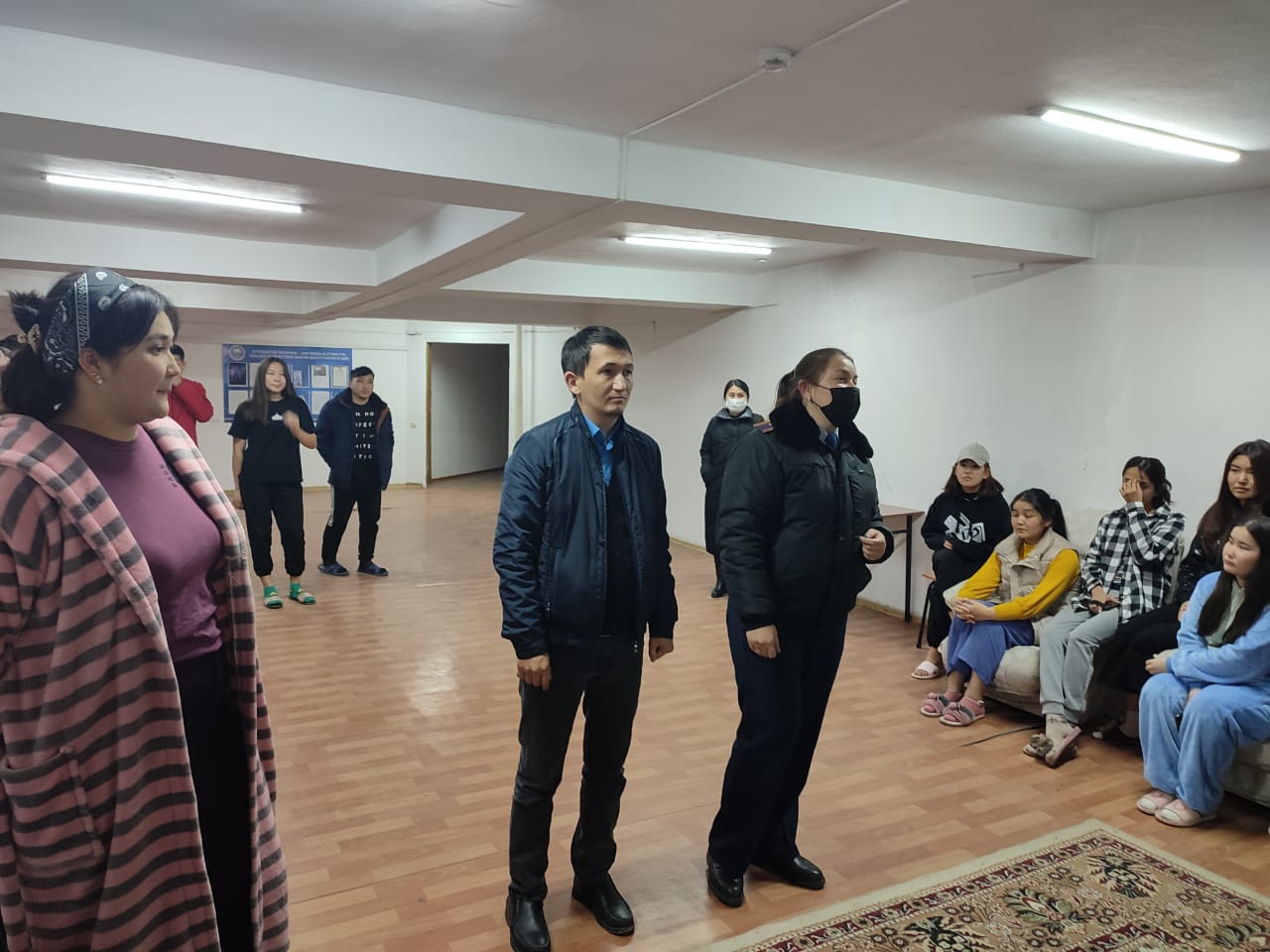 ПОЛИЦИЯ ҚЫЗМЕТКЕРЛЕРІМЕН КЕЗДЕСУ