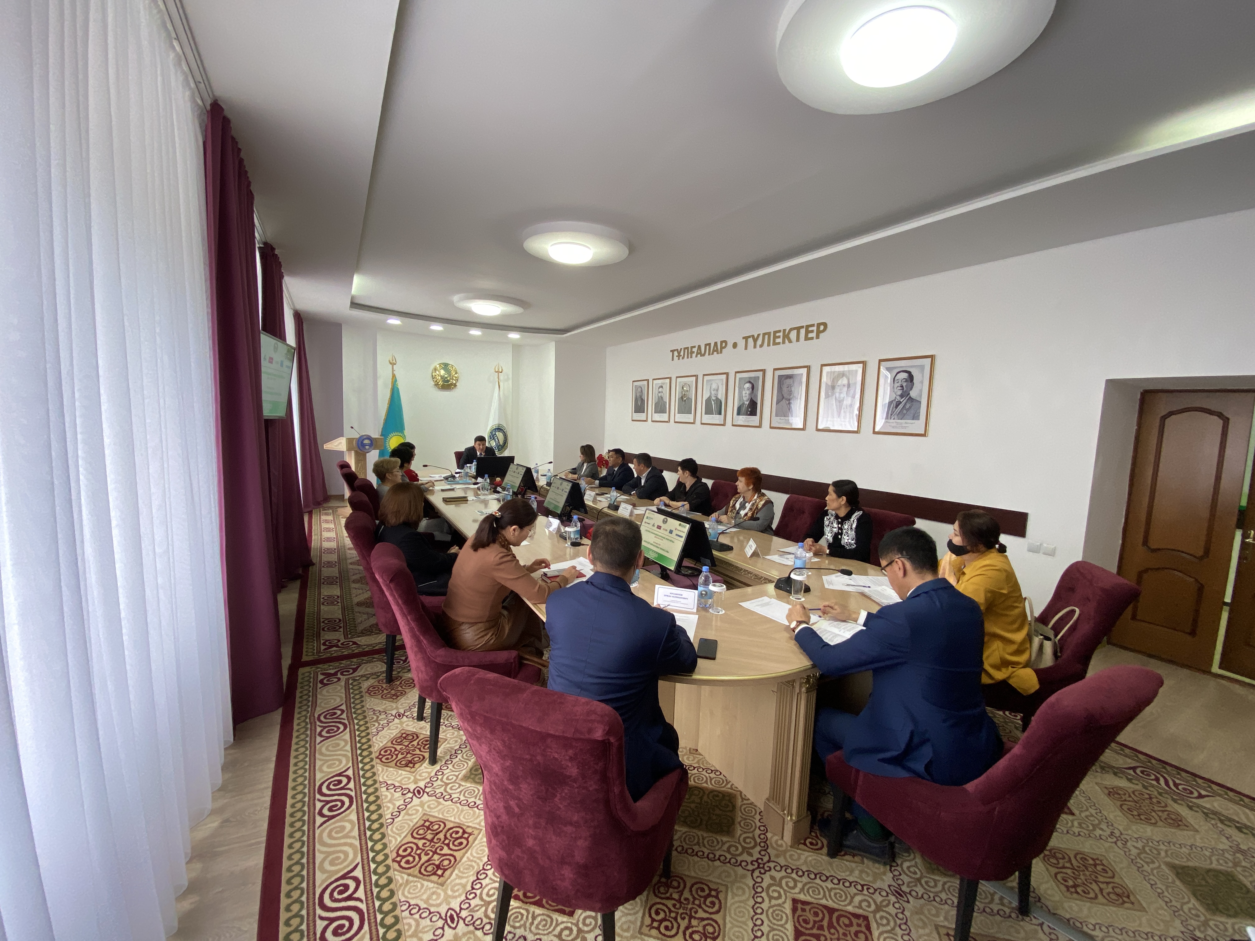 ДЕЛОВАЯ ВСТРЕЧА С ПРЕДСТАВИТЕЛЯМИ ФИНАНСОВОЙ СФЕРЫ