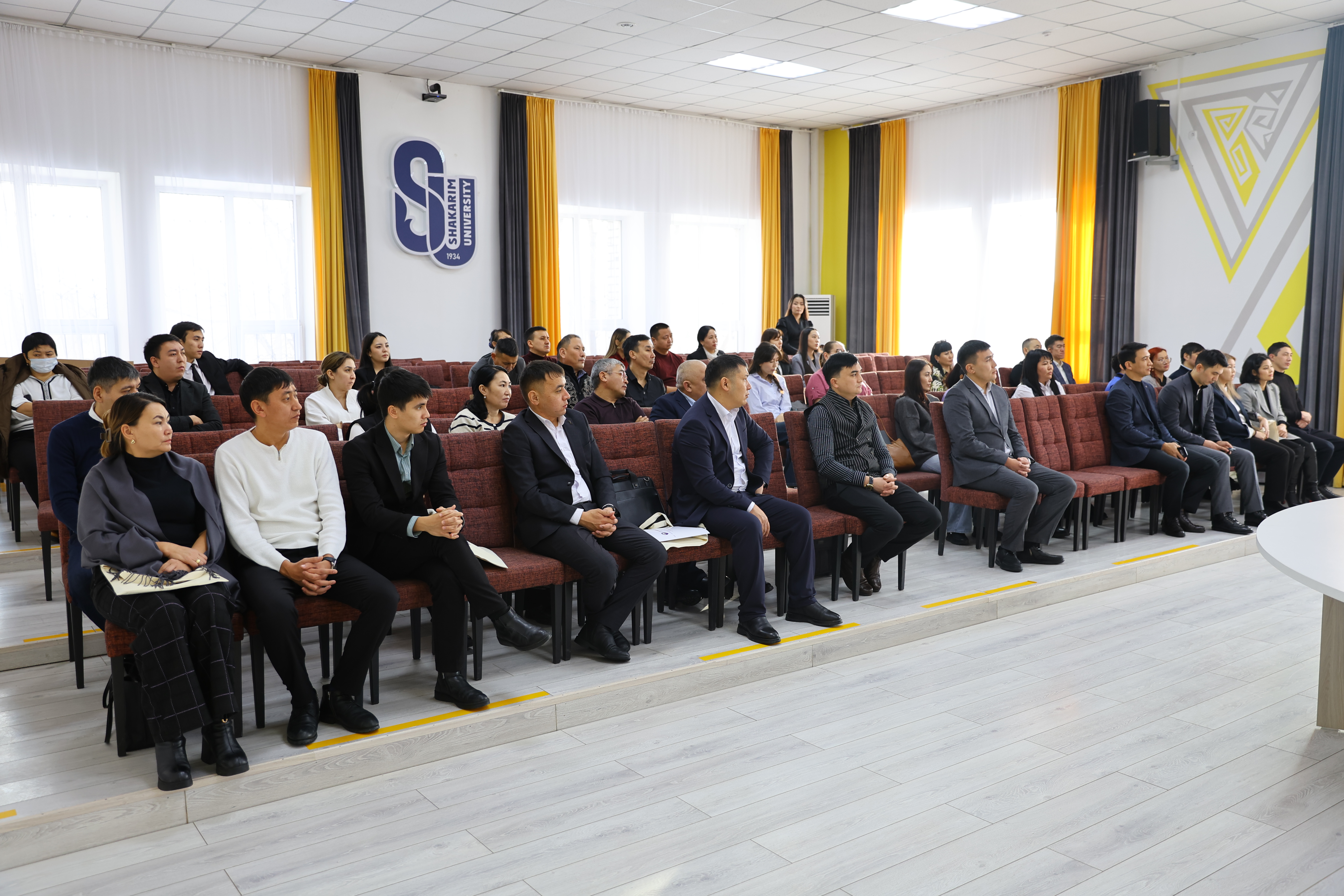 A training session on FIRST international robotics programs has started at Shakarim University