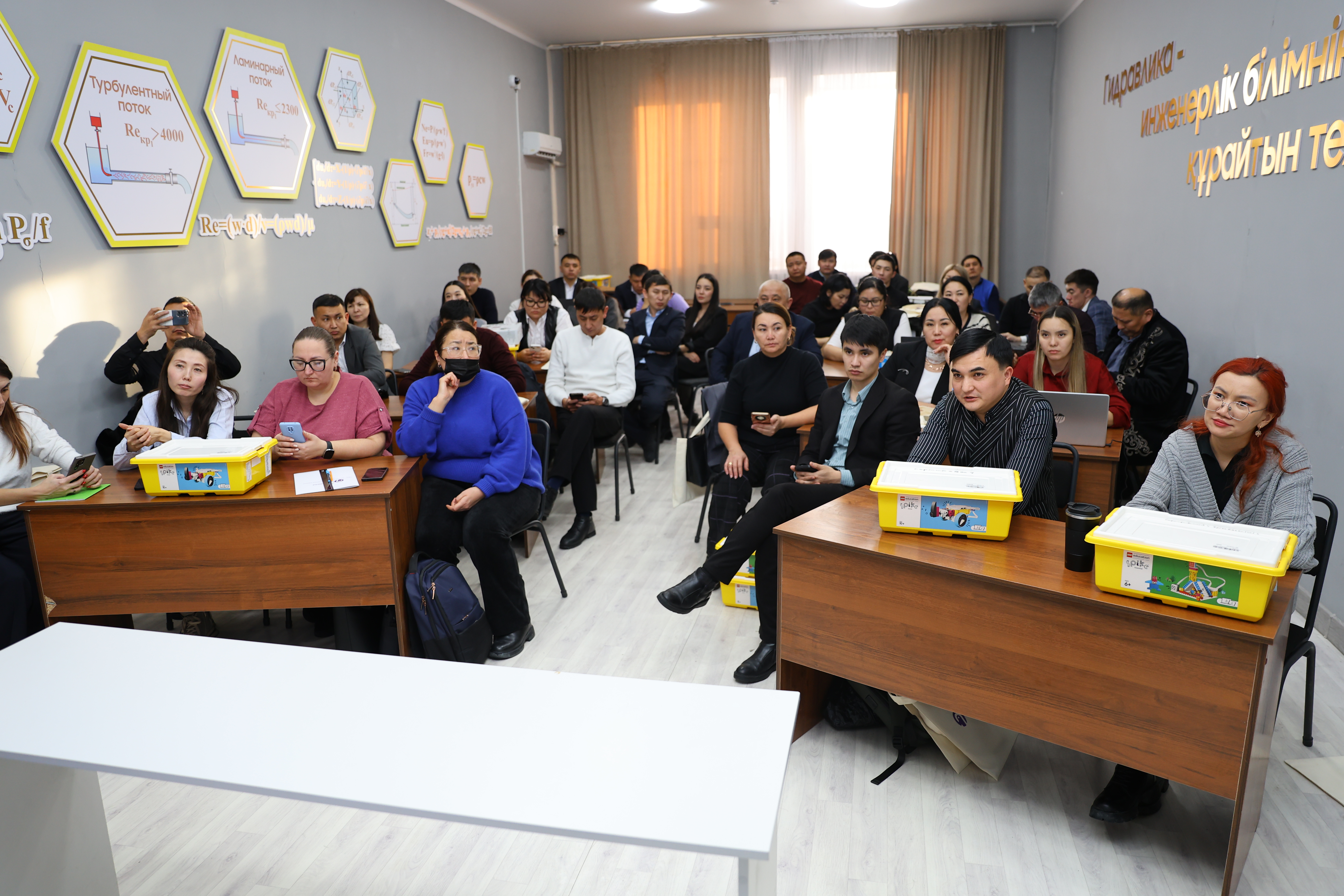 A training session on FIRST international robotics programs has started at Shakarim University