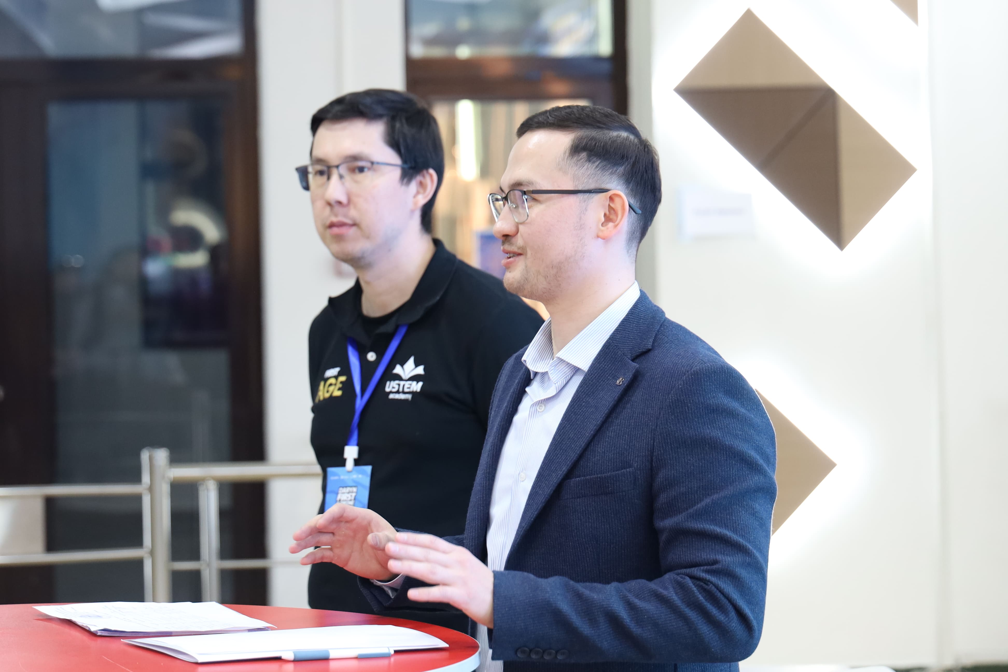 机器人世界的老师们：为期三天的FIRST研讨会结束了