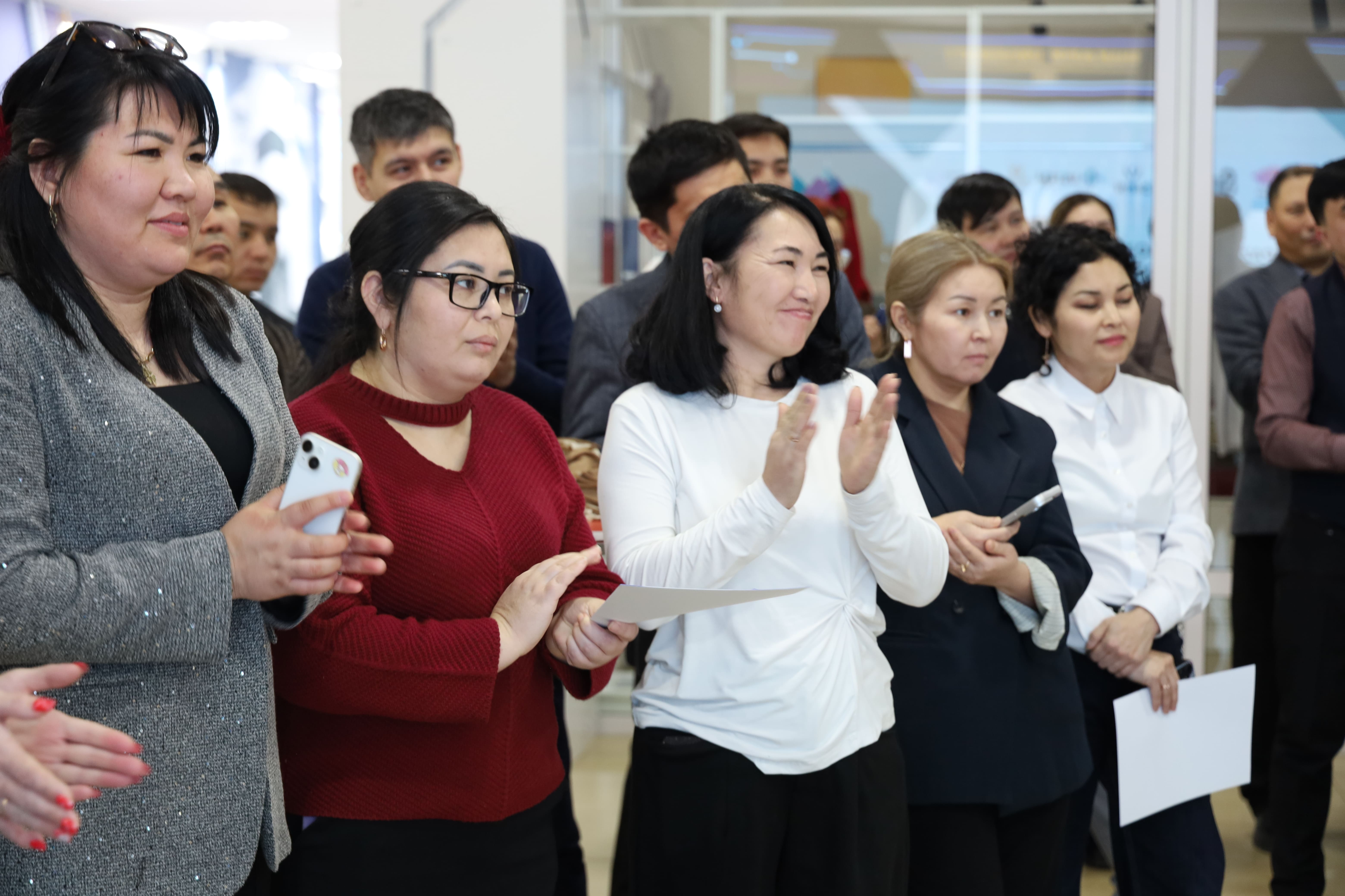 机器人世界的老师们：为期三天的FIRST研讨会结束了