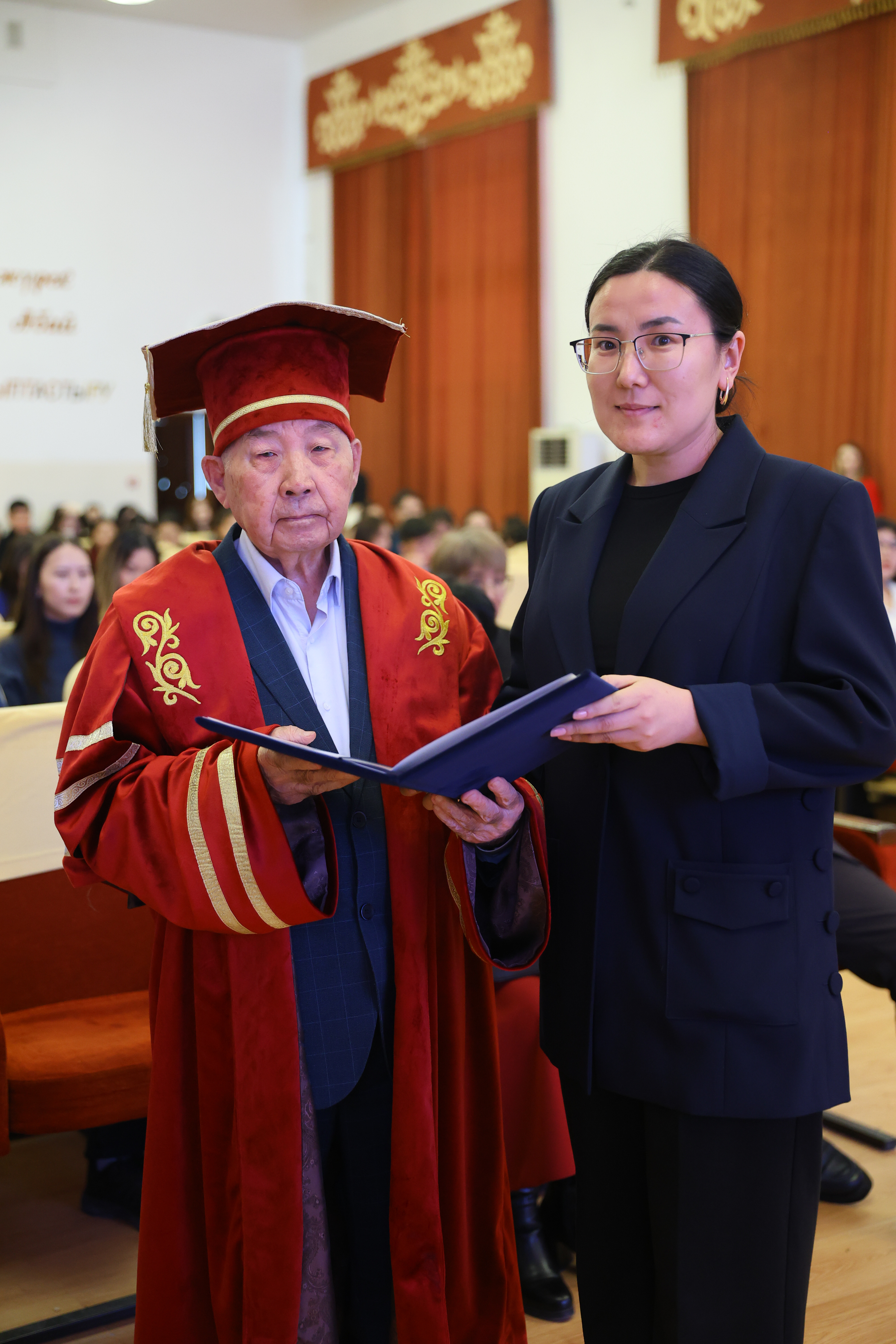 纪念Mukhit Yesenuly Belgibaev教授90周年研讨会在沙卡里姆大学举行