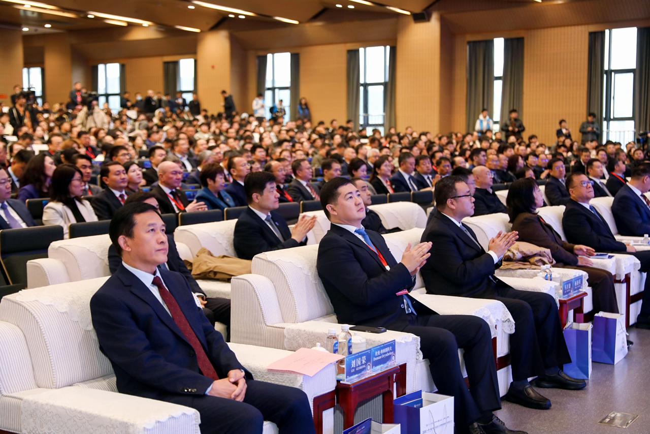 科学上的信任与伙伴关系：国际科学平台上的谢卡里姆大学