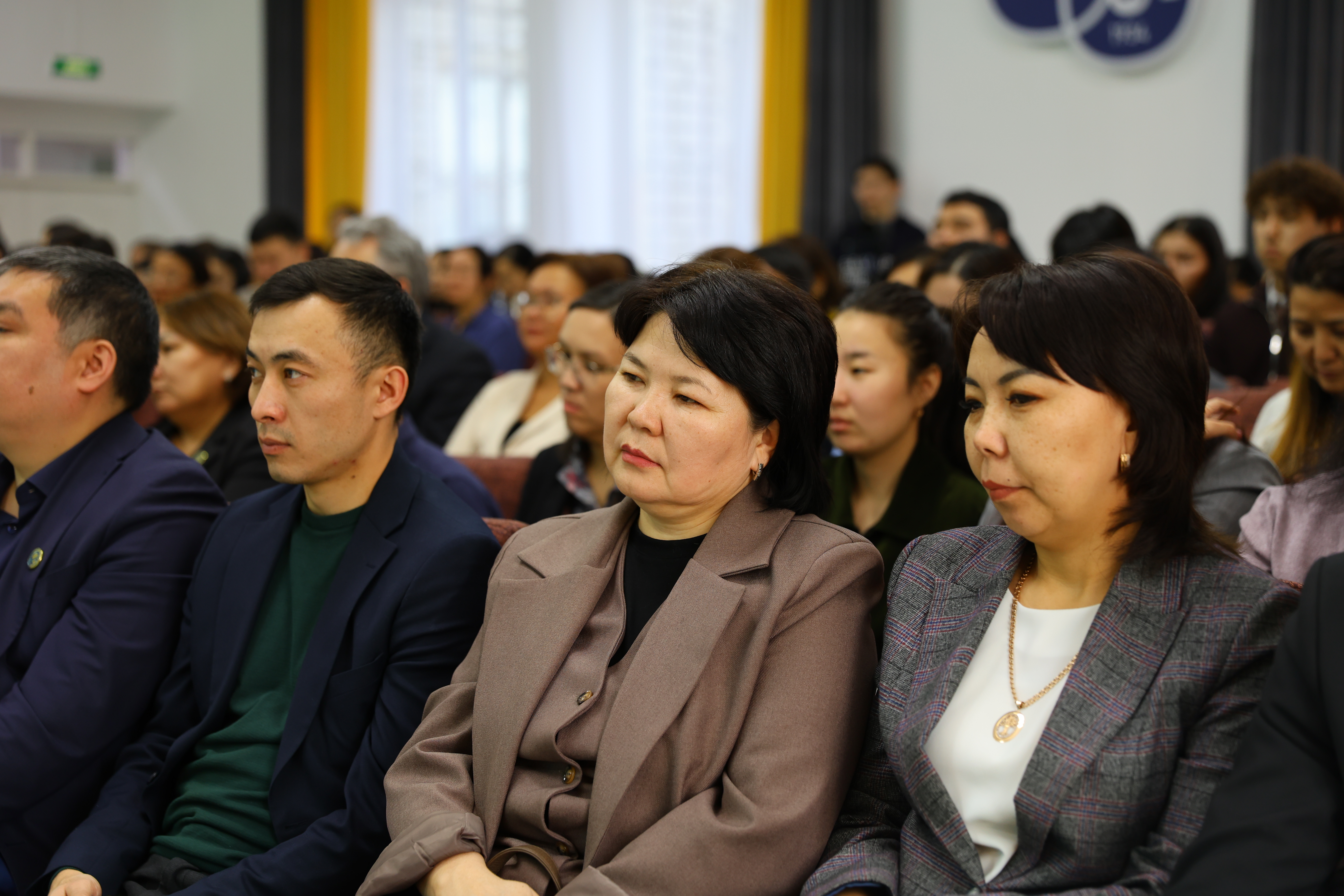 介绍了“Amanat”党的区域倡议