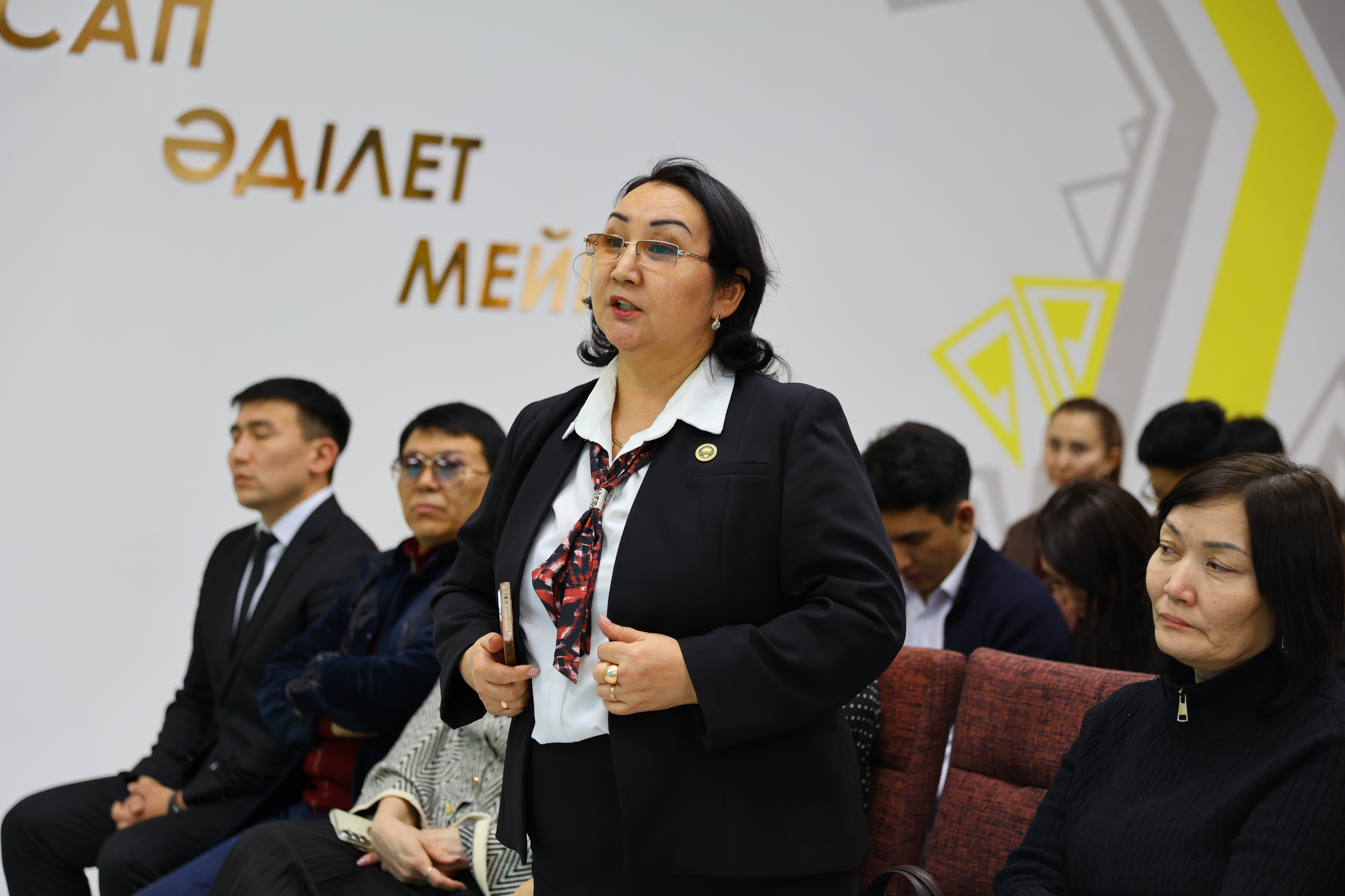 介绍了“Amanat”党的区域倡议