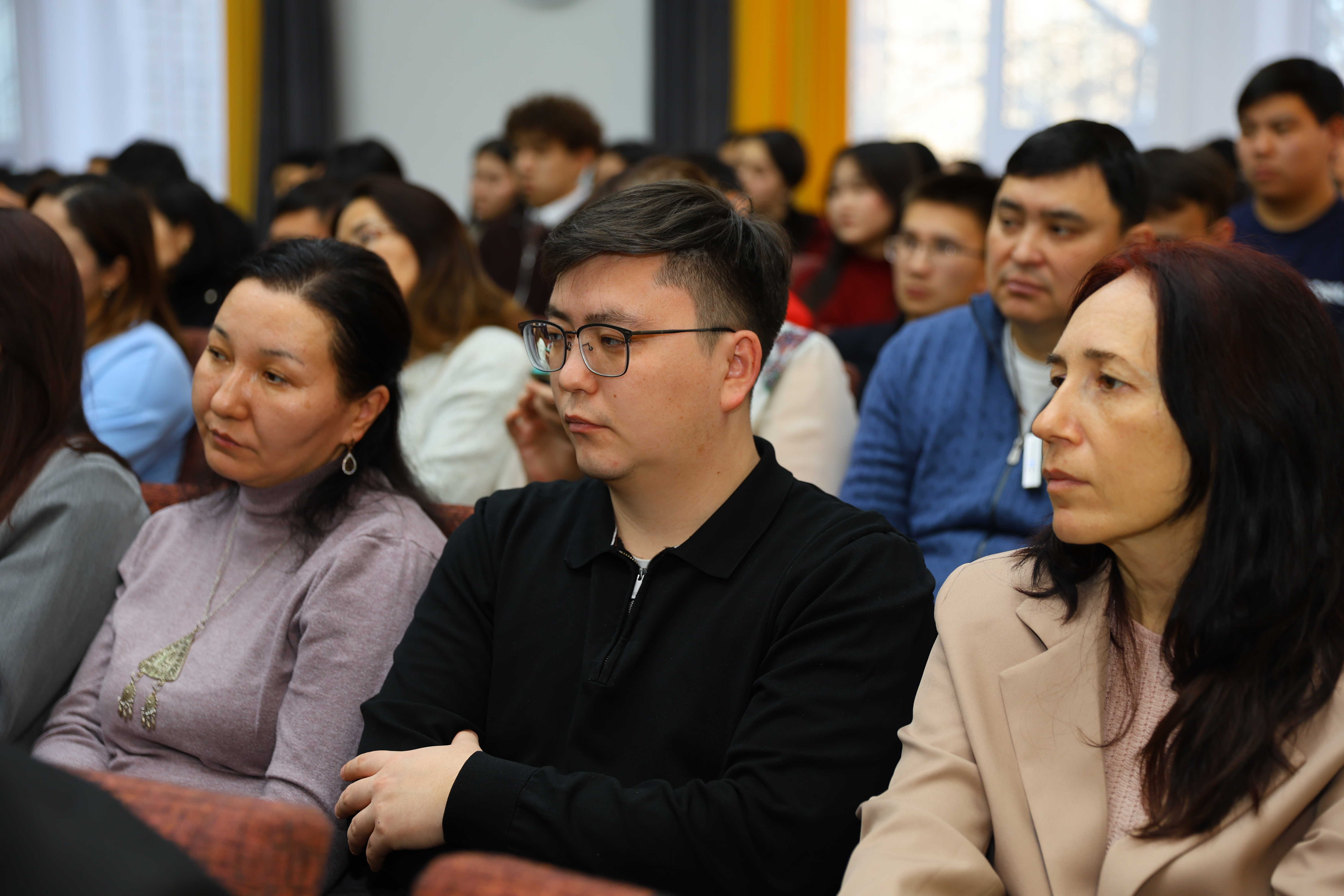 介绍了“Amanat”党的区域倡议