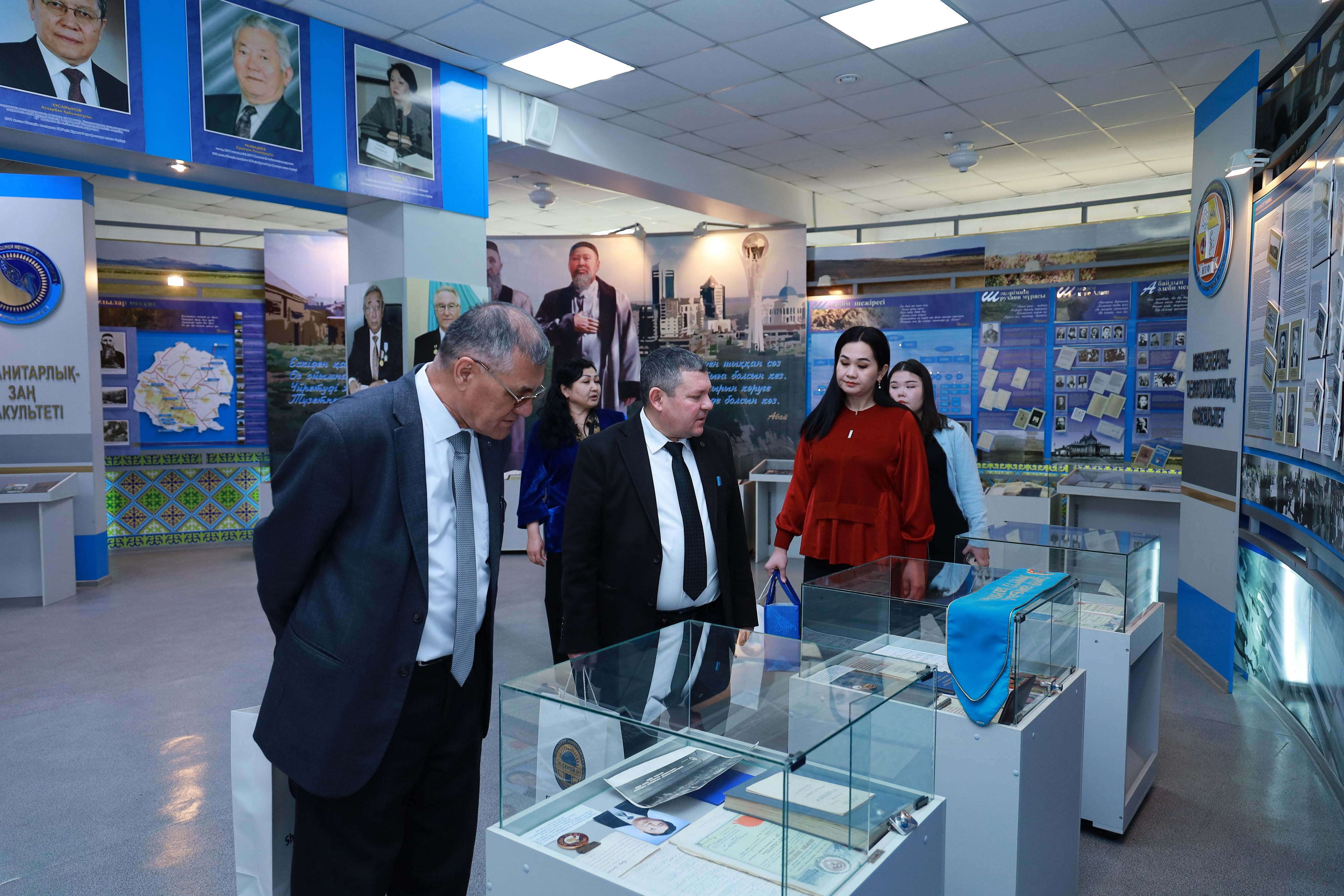 Самарқанд университетінің ғалымдары Шәкәрім төрінде