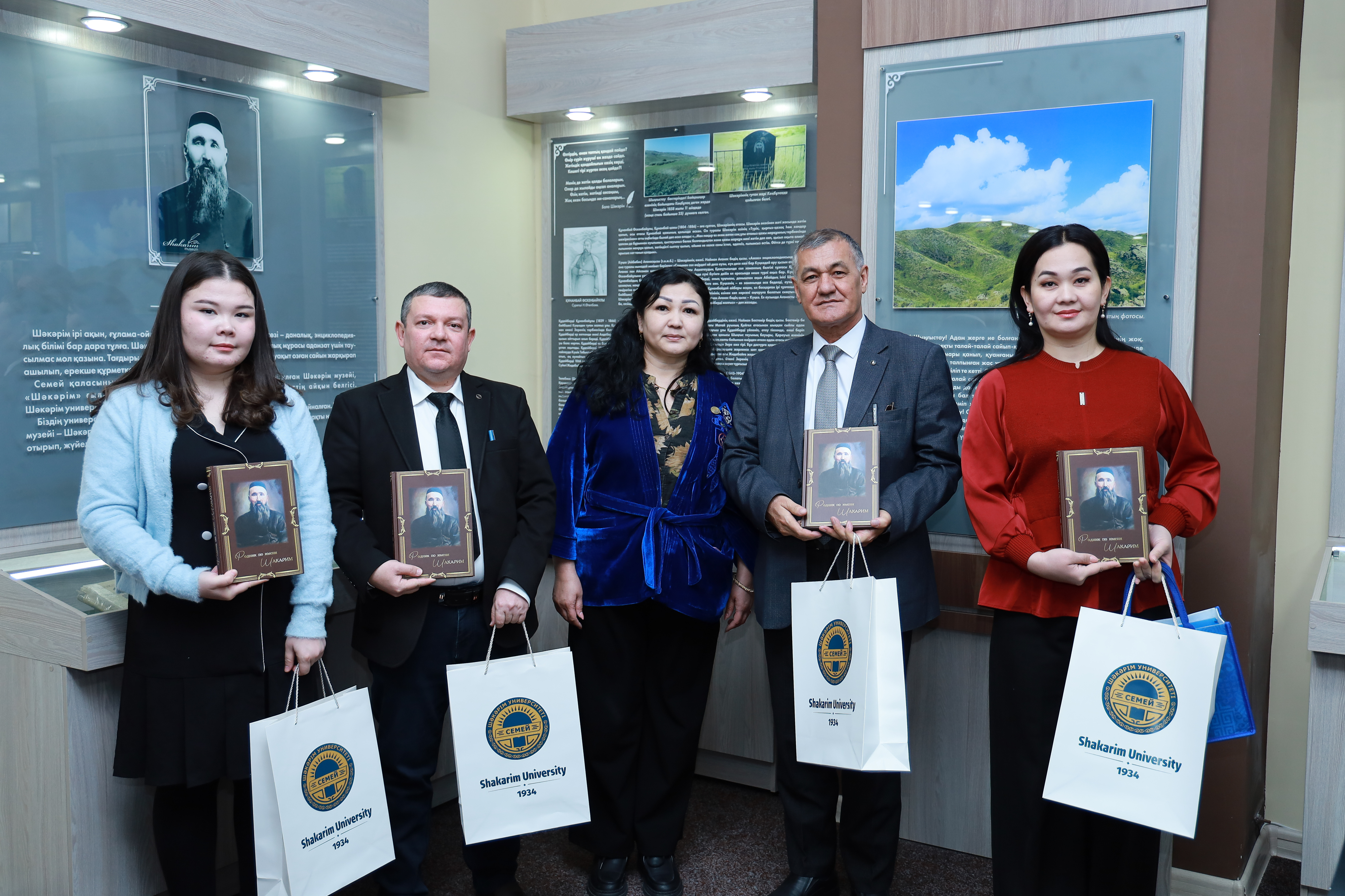 Самарқанд университетінің ғалымдары Шәкәрім төрінде