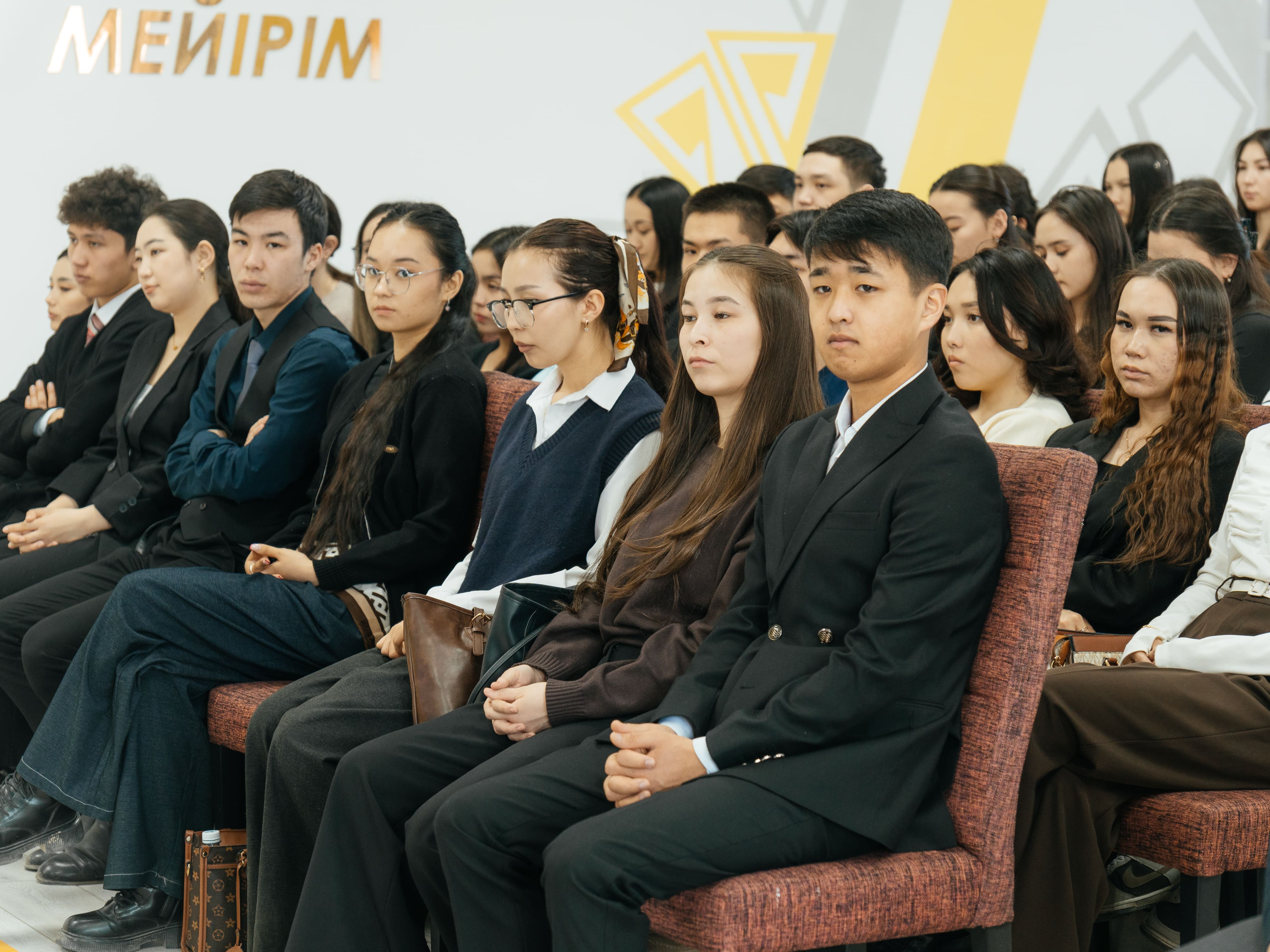 «Конституциялық реформалар: жастар  көзқарасы»