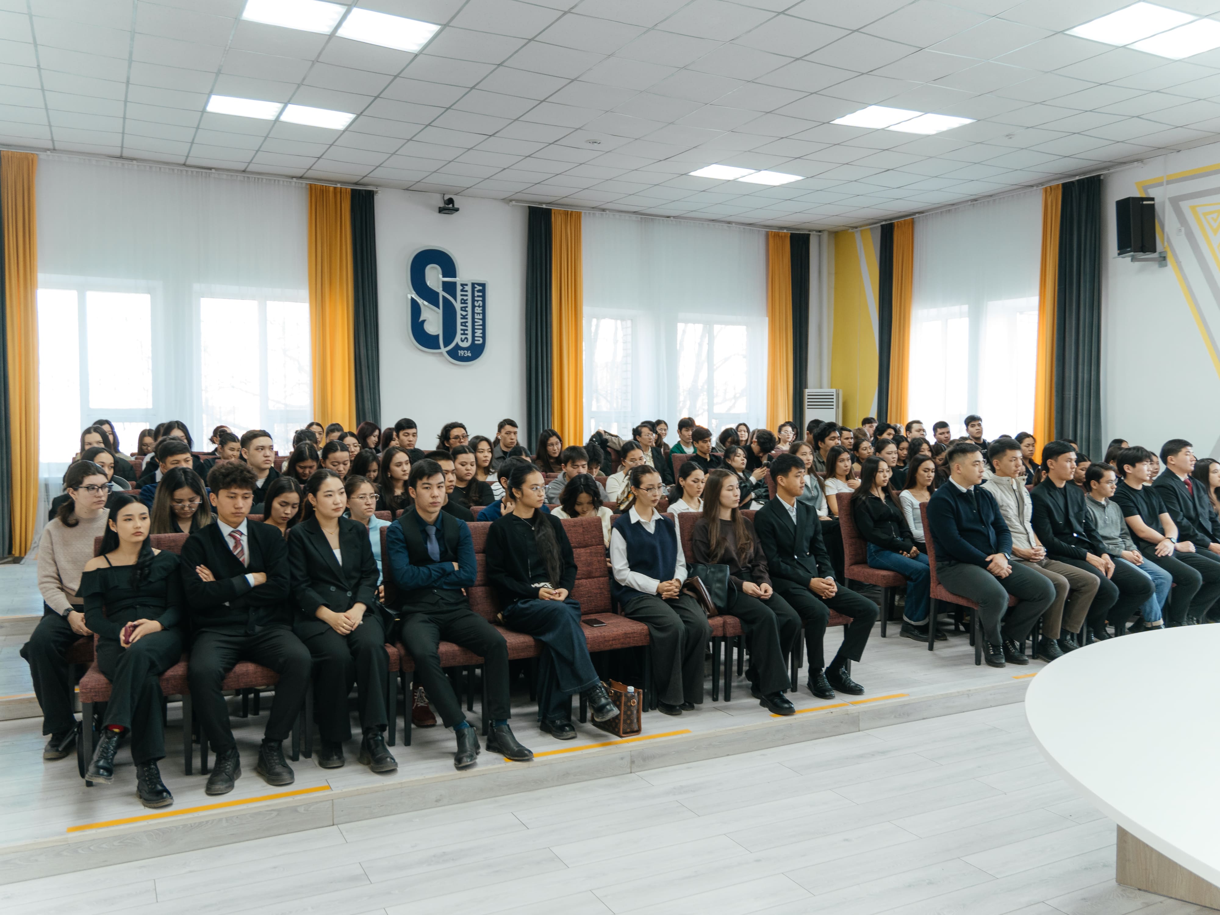 «Конституциялық реформалар: жастар  көзқарасы»