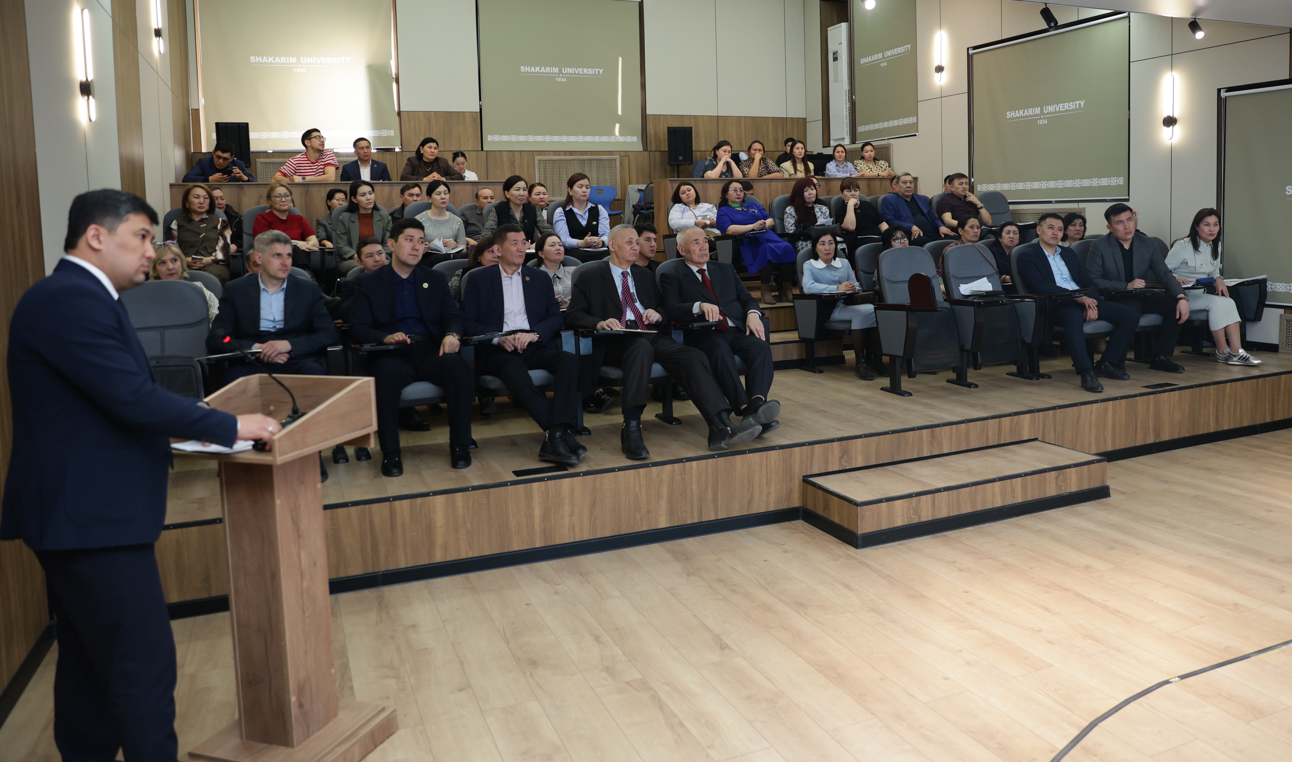 Ғылыми кеңесте маңызды мәселелер талқыланды