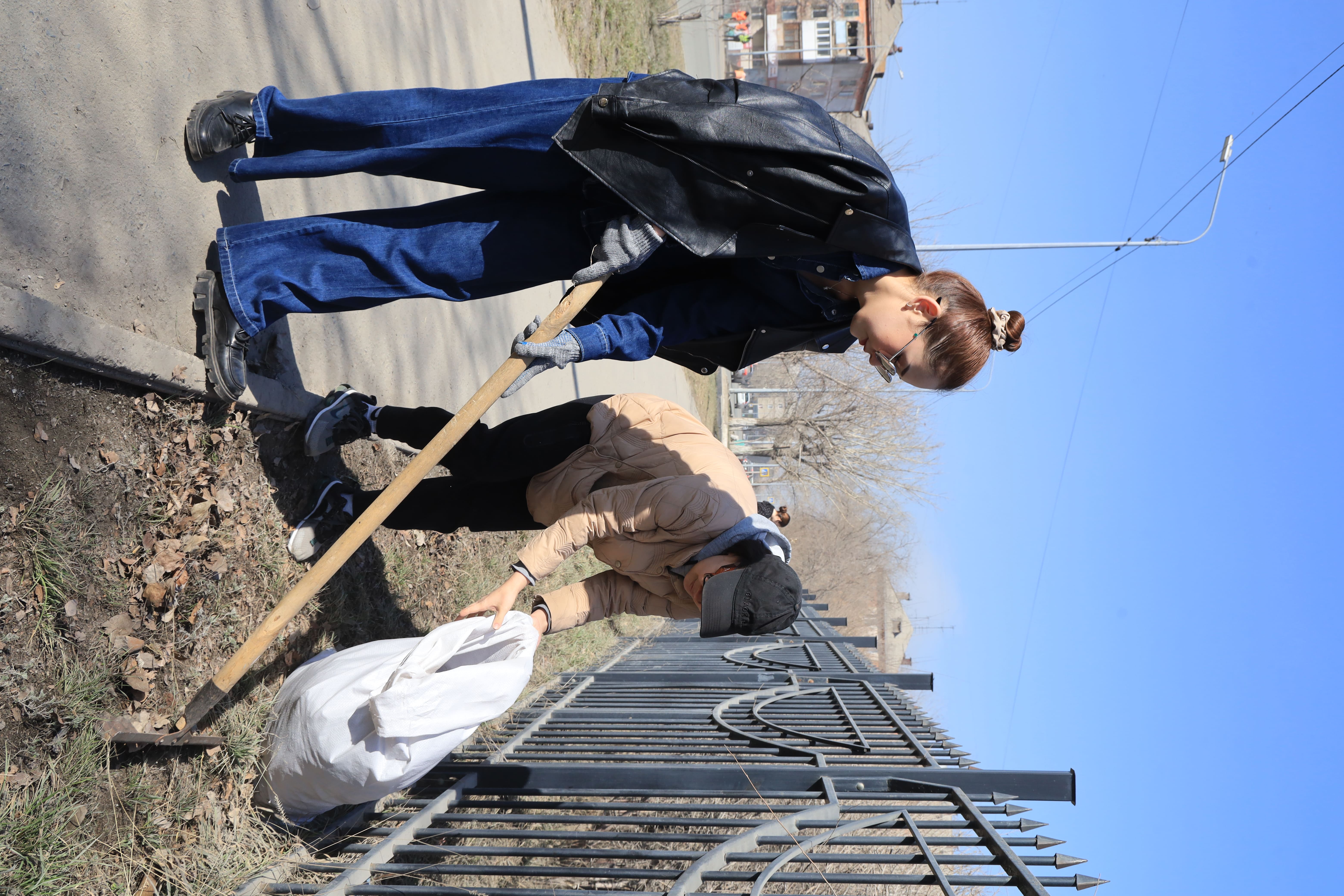  «Таза Қазақстан»: Шәкәрім университетінде сенбілік өтті