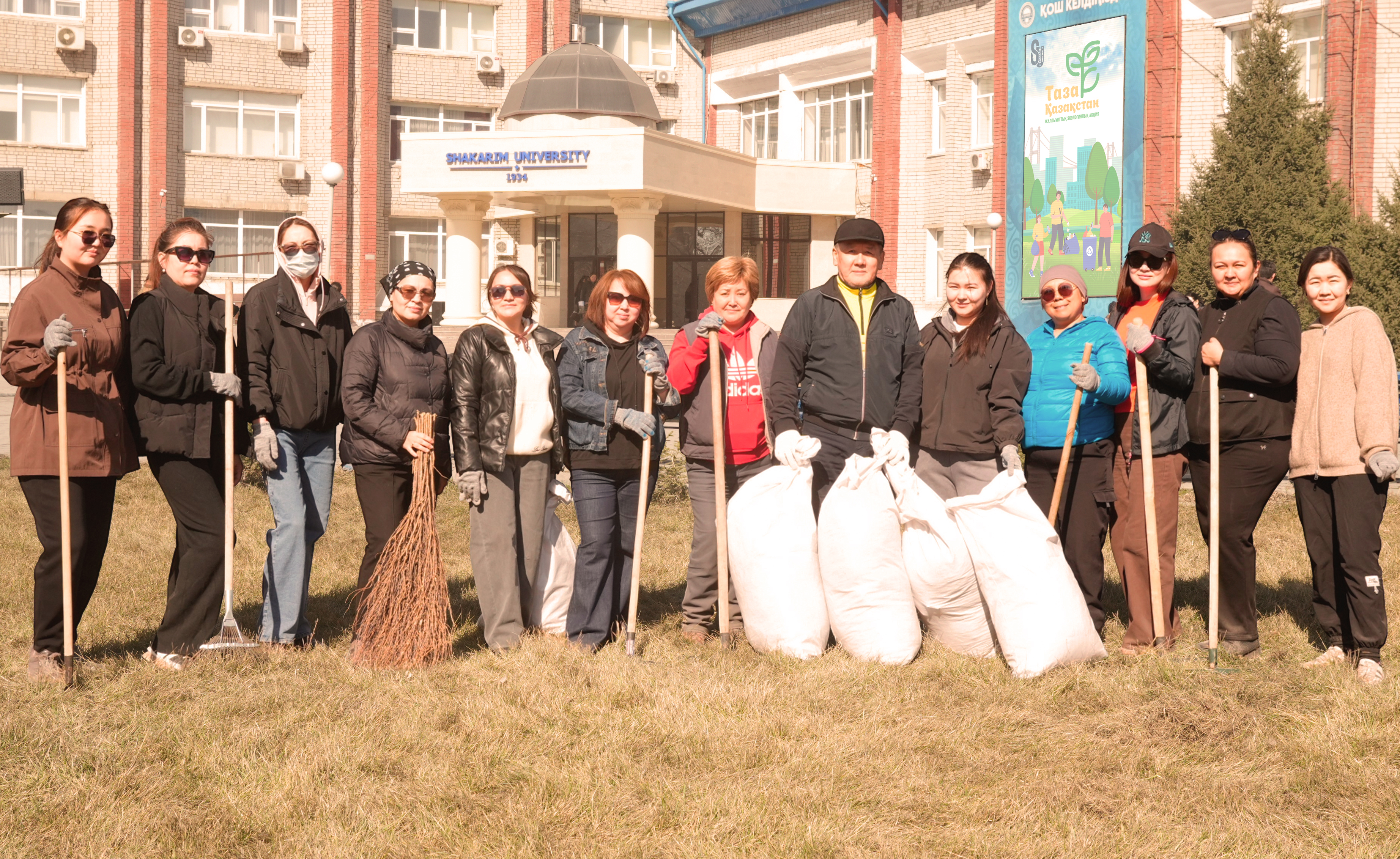 «Таза Қазақстан»: Шәкәрім университетінде сенбілік өтті